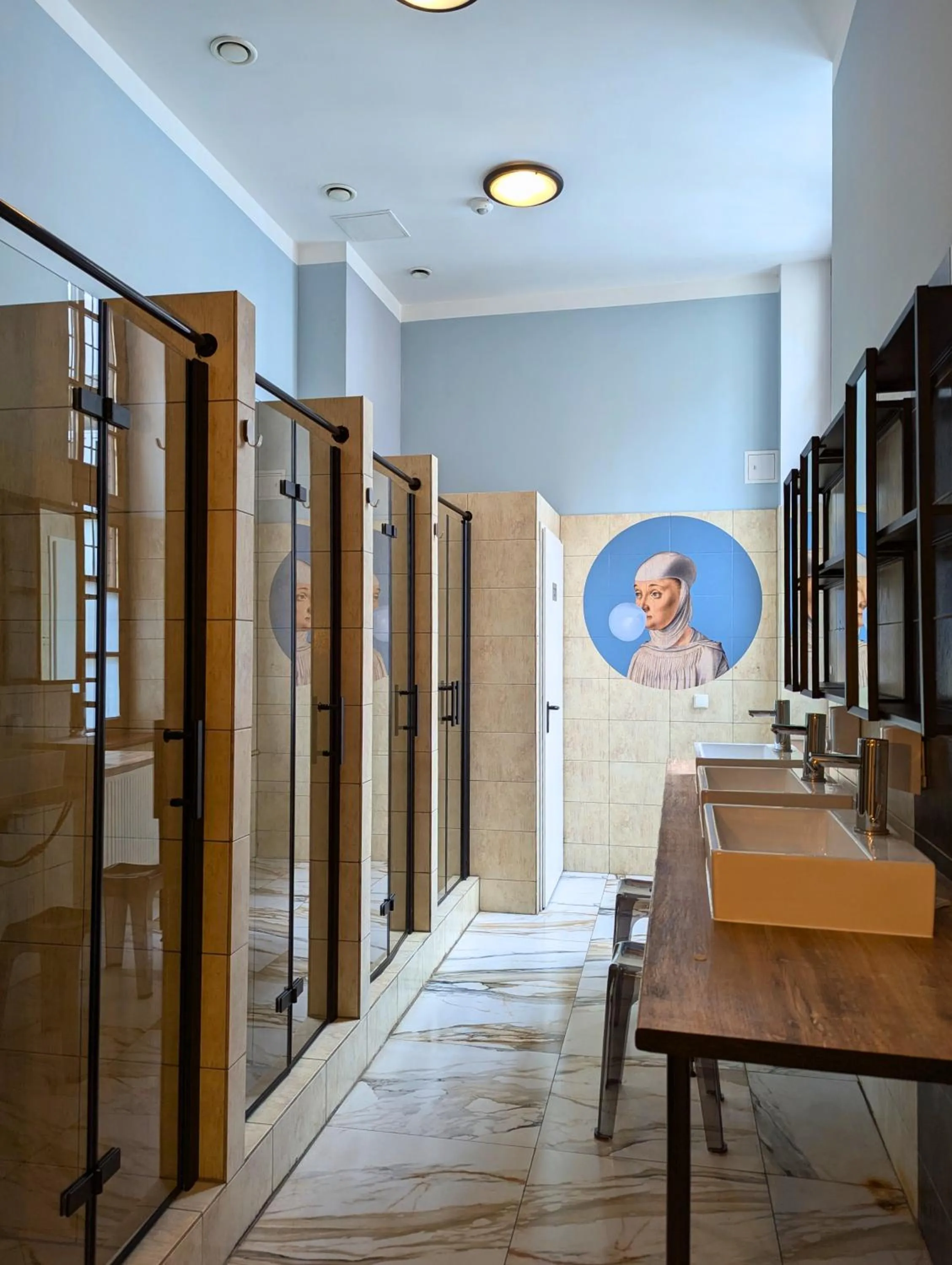 Shower in RYNEK 30 Hostel