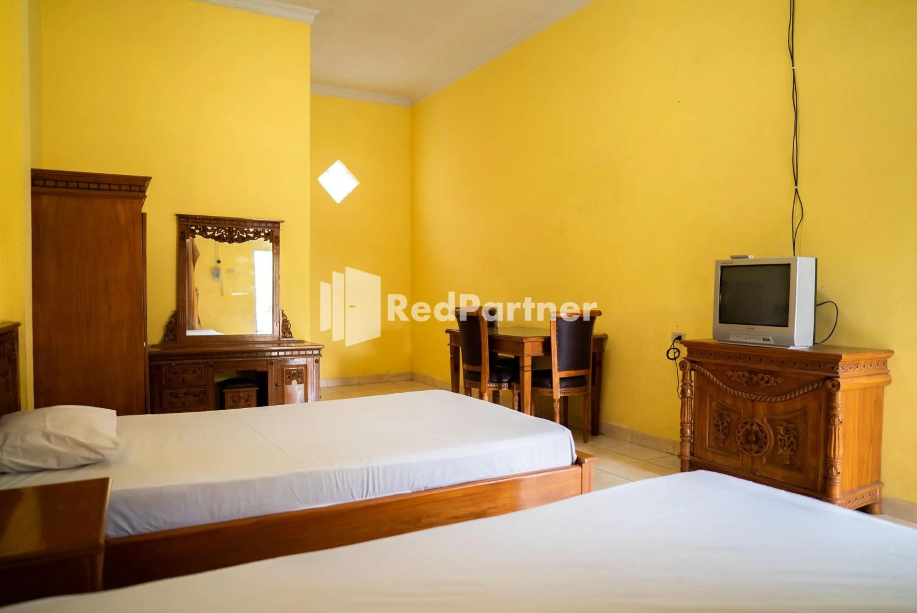 Bedroom, Bed in Wisma Citra Metro Mitra RedDoorz