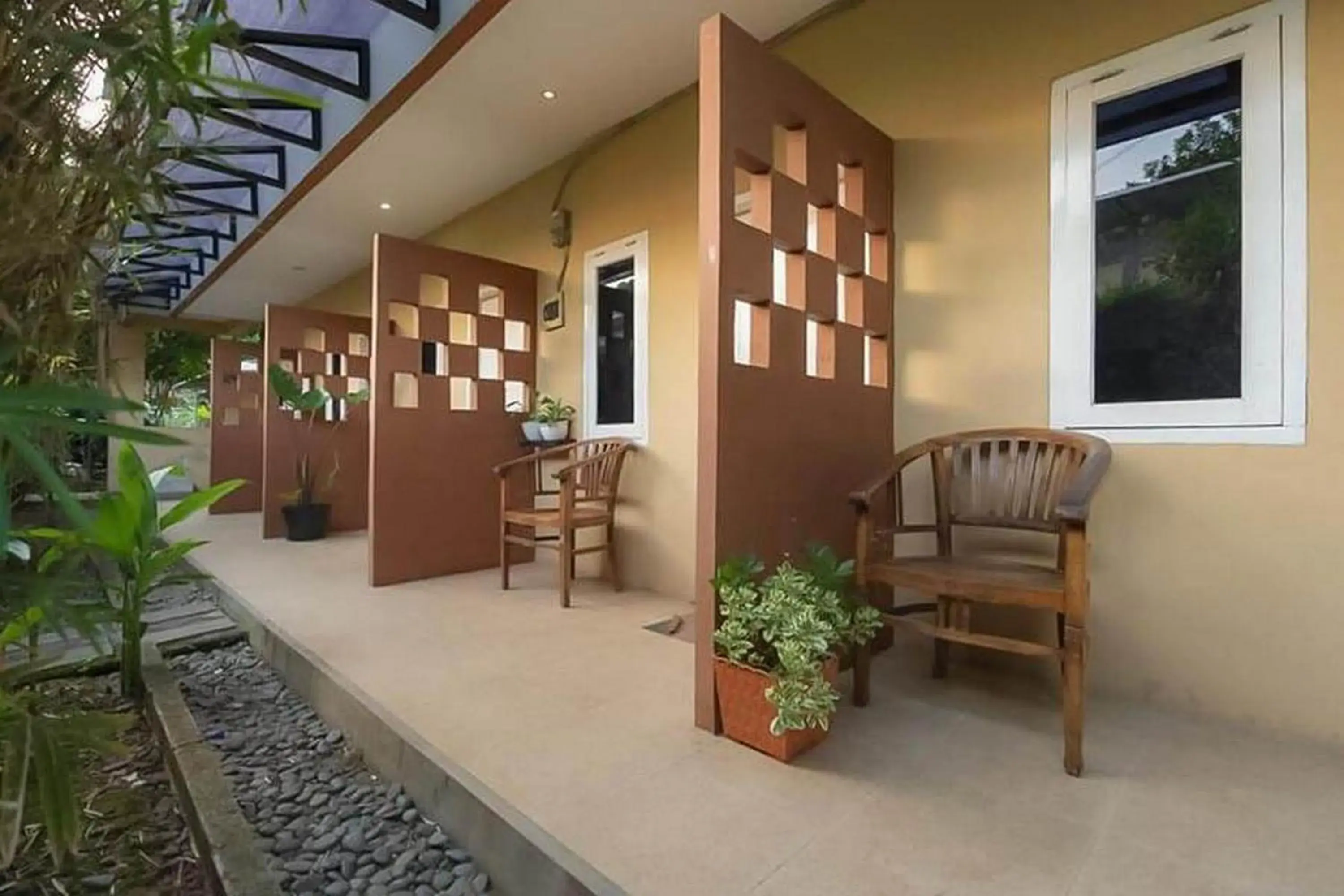 Property building in RedDoorz near RS Mitra Keluarga Depok Property building in RedDoorz near RS Mitra Keluarga Depok