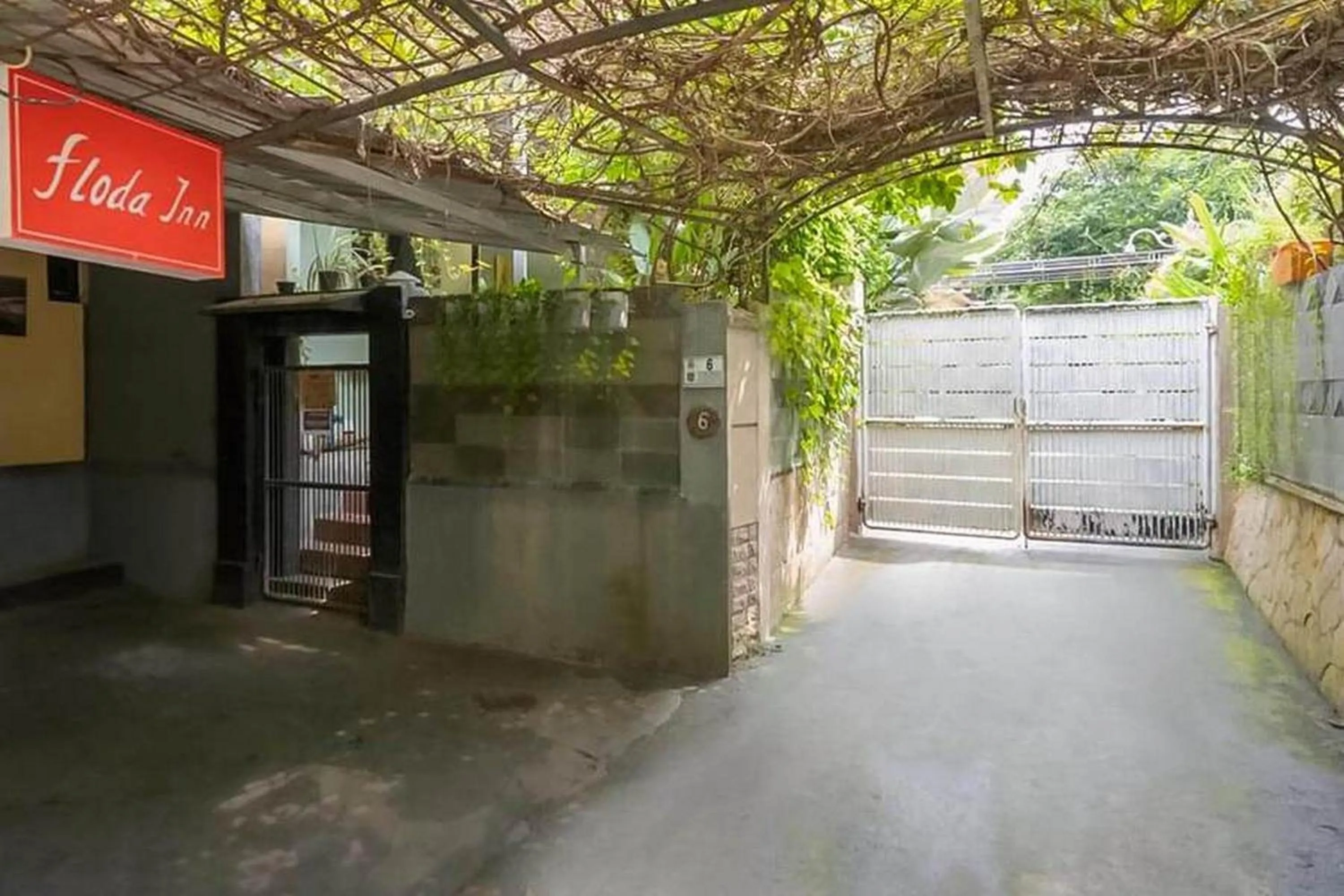 RedDoorz near RS Mitra Keluarga Depok