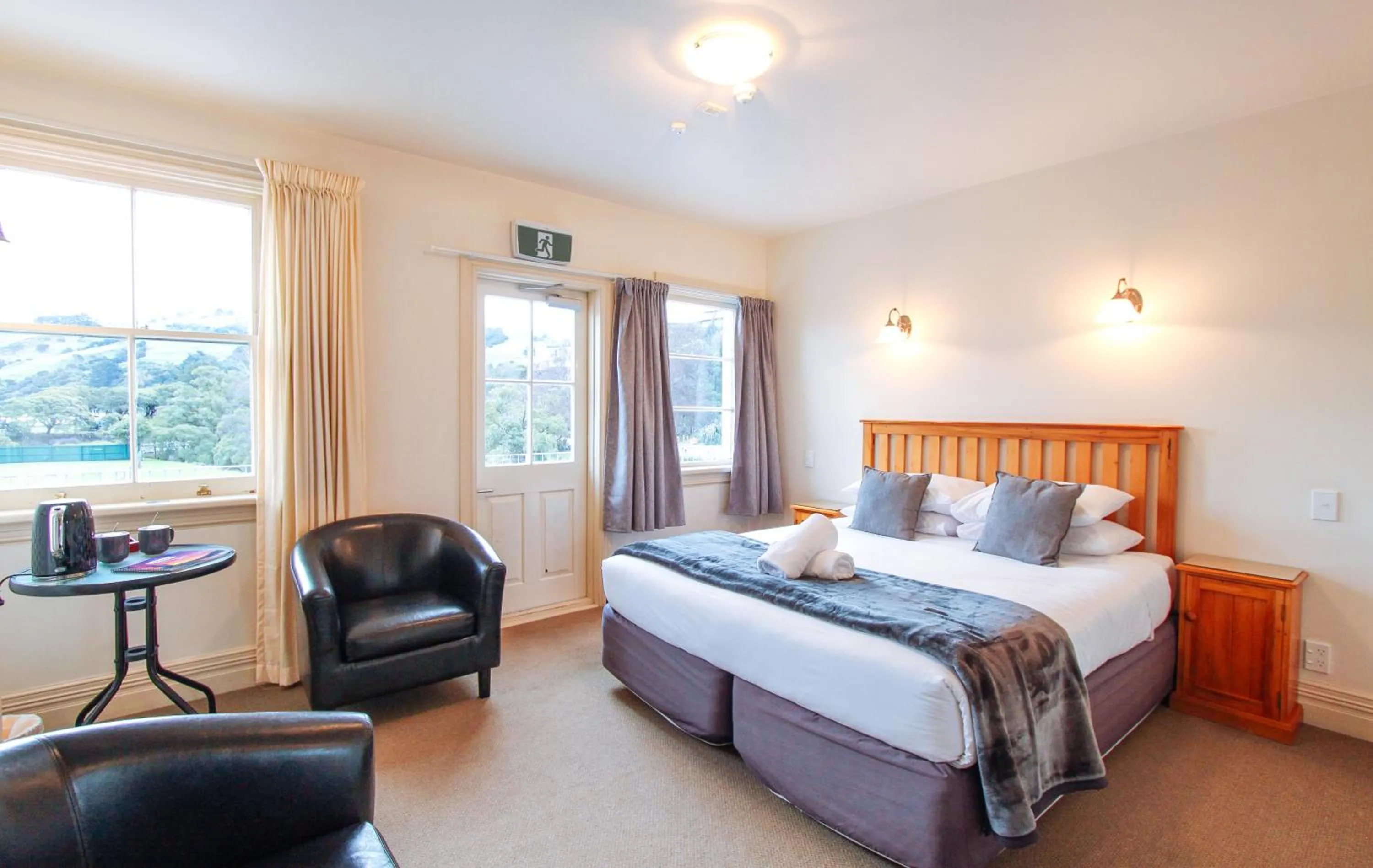 Bed in The Grand Hotel & Bar - Akaroa