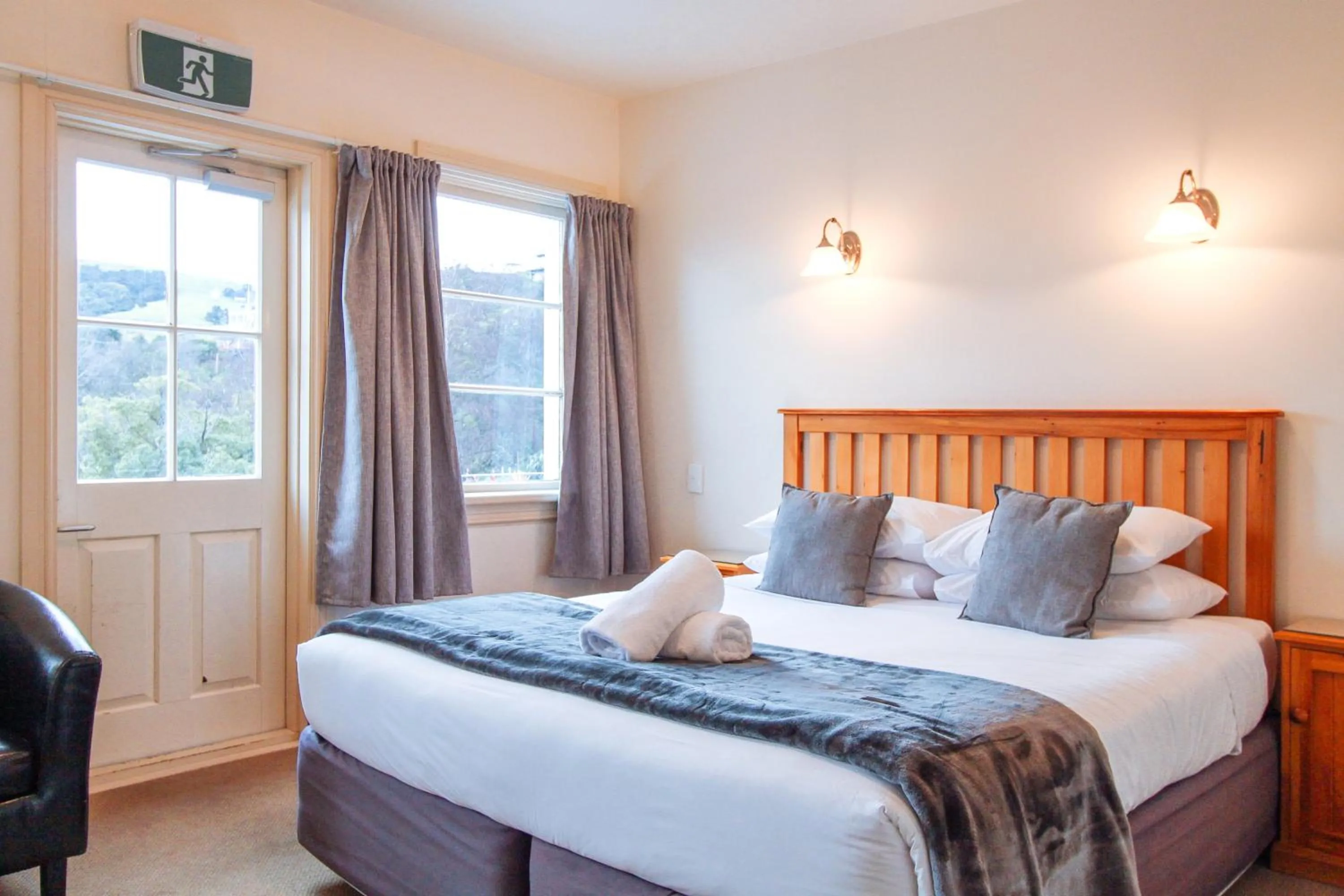 Bed in The Grand Hotel & Bar - Akaroa
