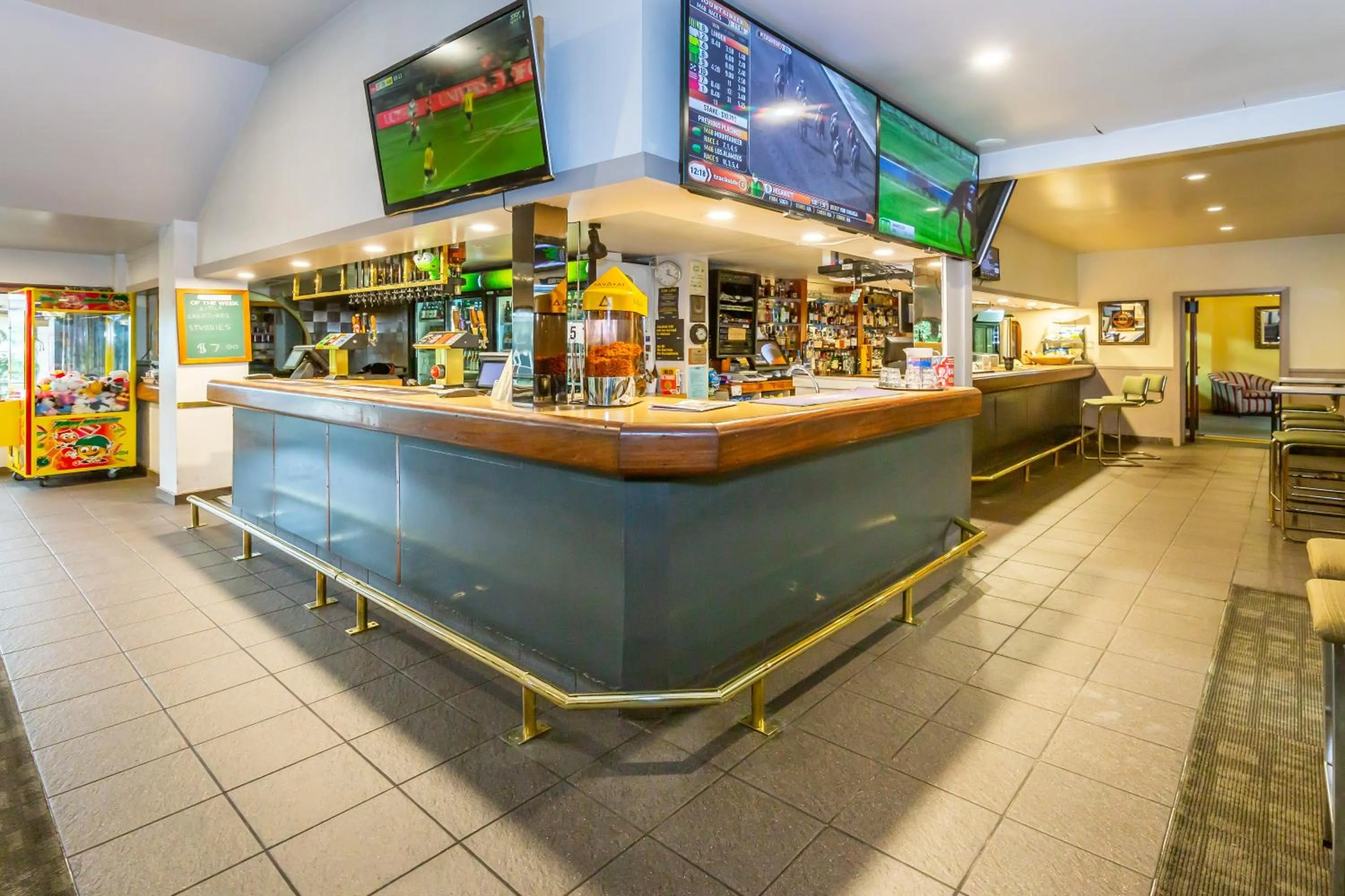 Lounge or bar in The Grand Hotel & Bar - Akaroa