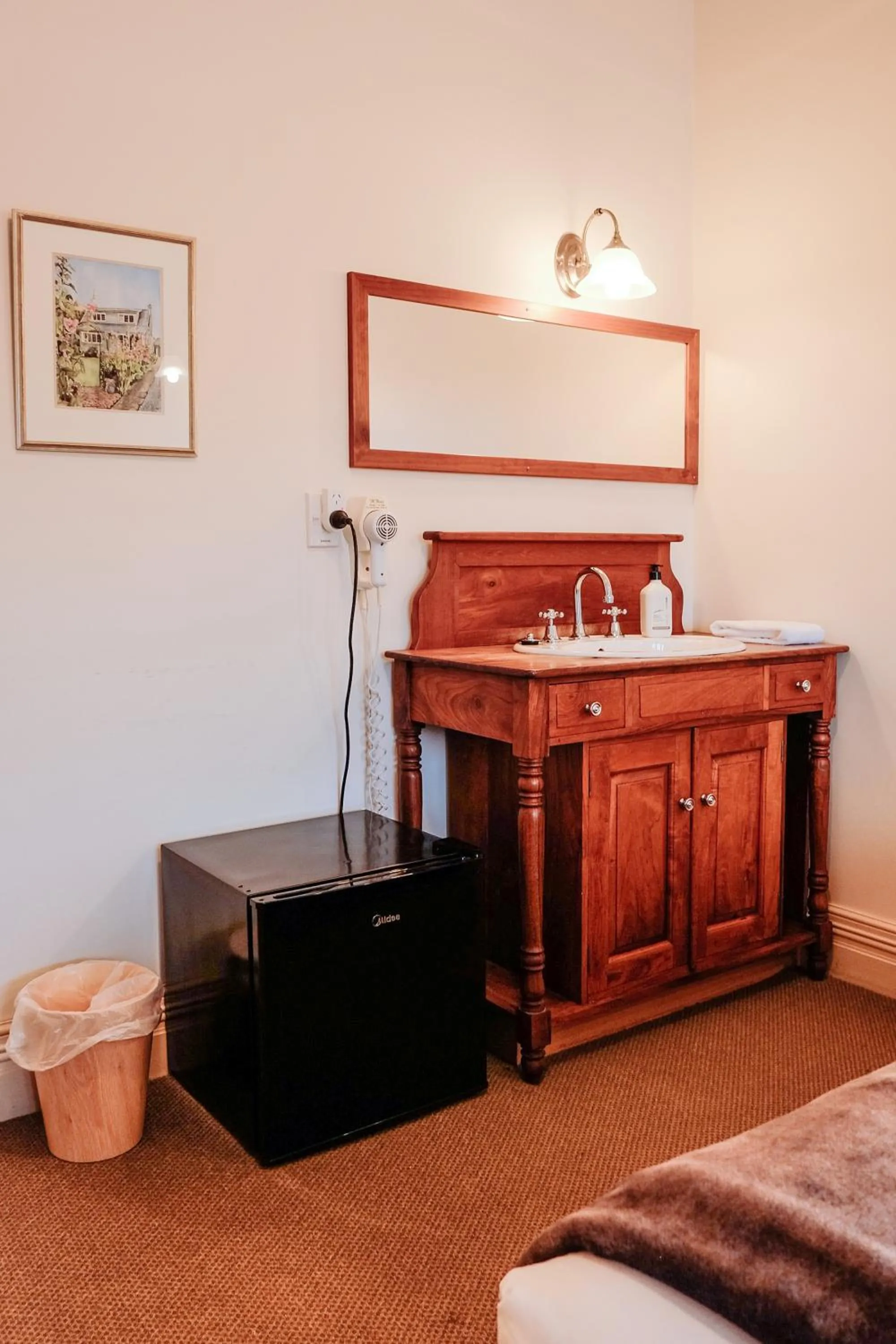 The Grand Hotel & Bar - Akaroa