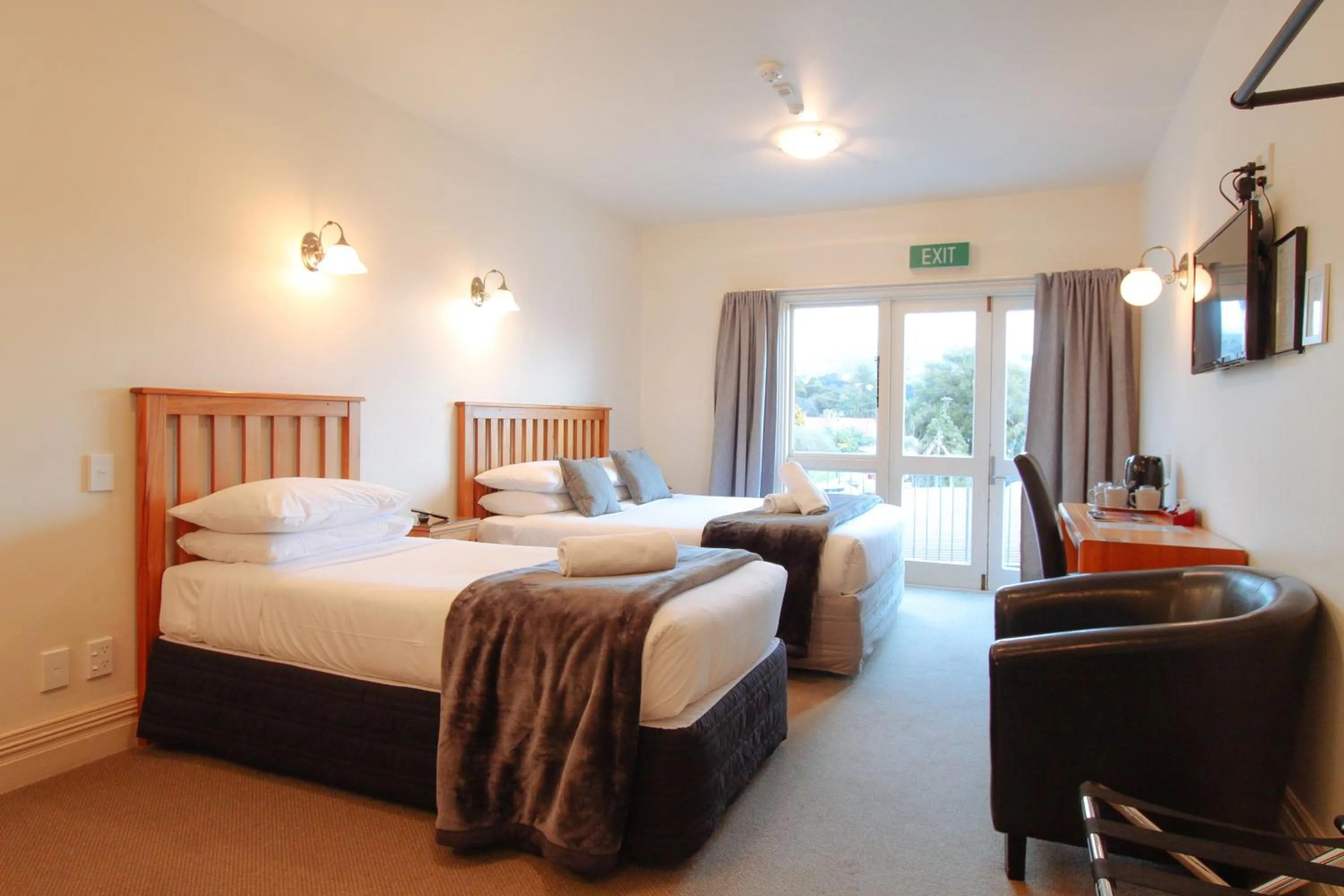 Bed in The Grand Hotel & Bar - Akaroa