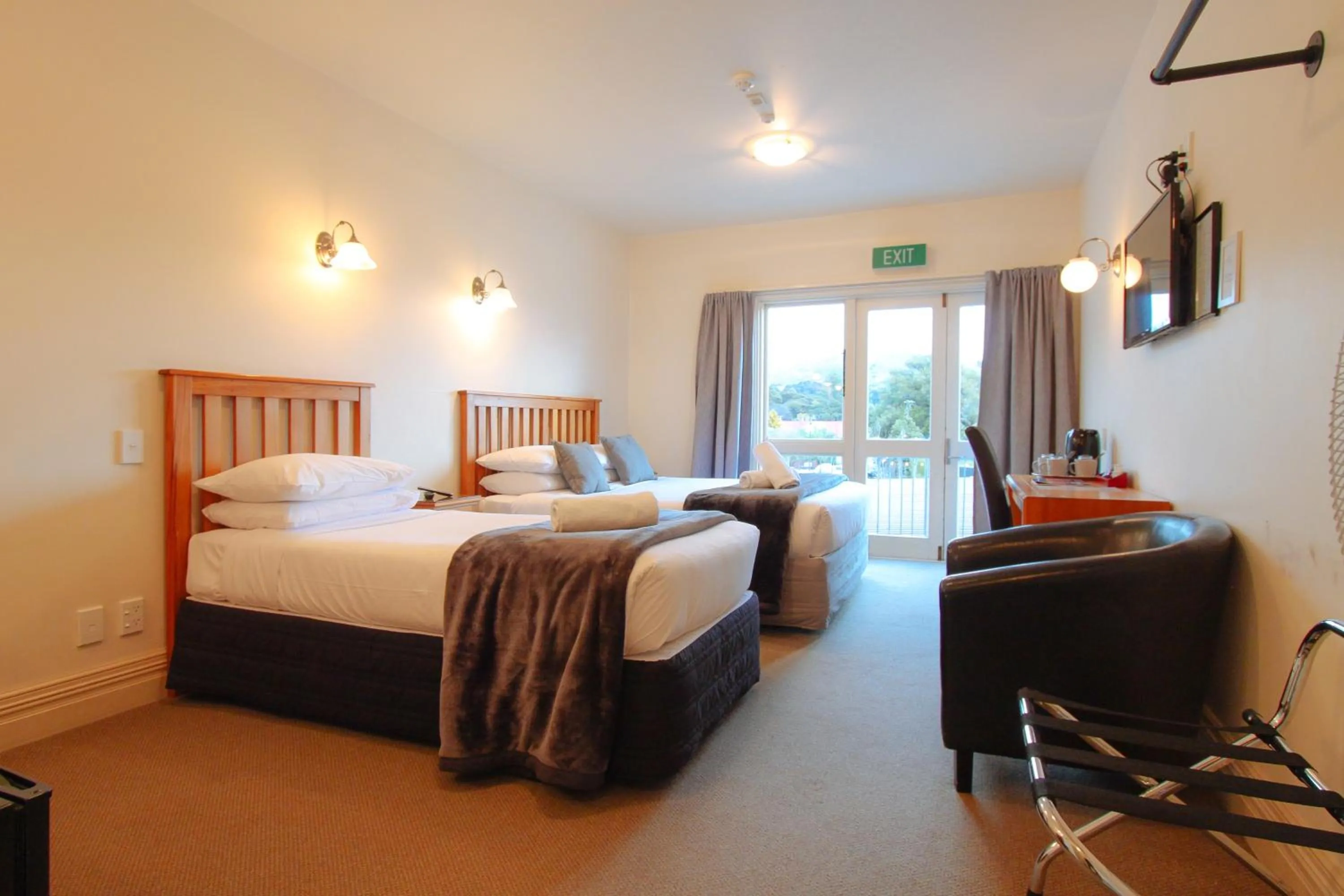 Bed in The Grand Hotel & Bar - Akaroa