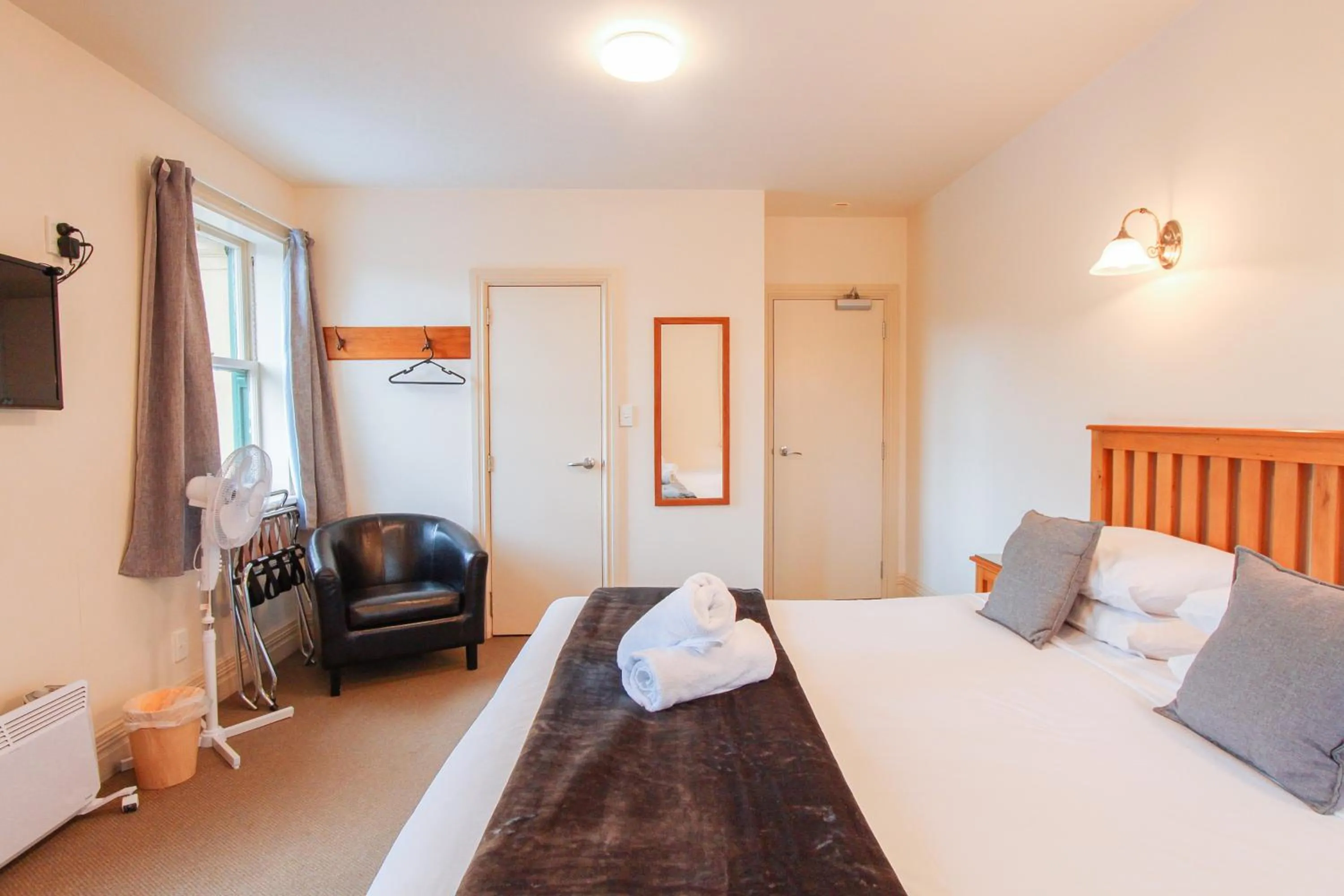 Bed in The Grand Hotel & Bar - Akaroa