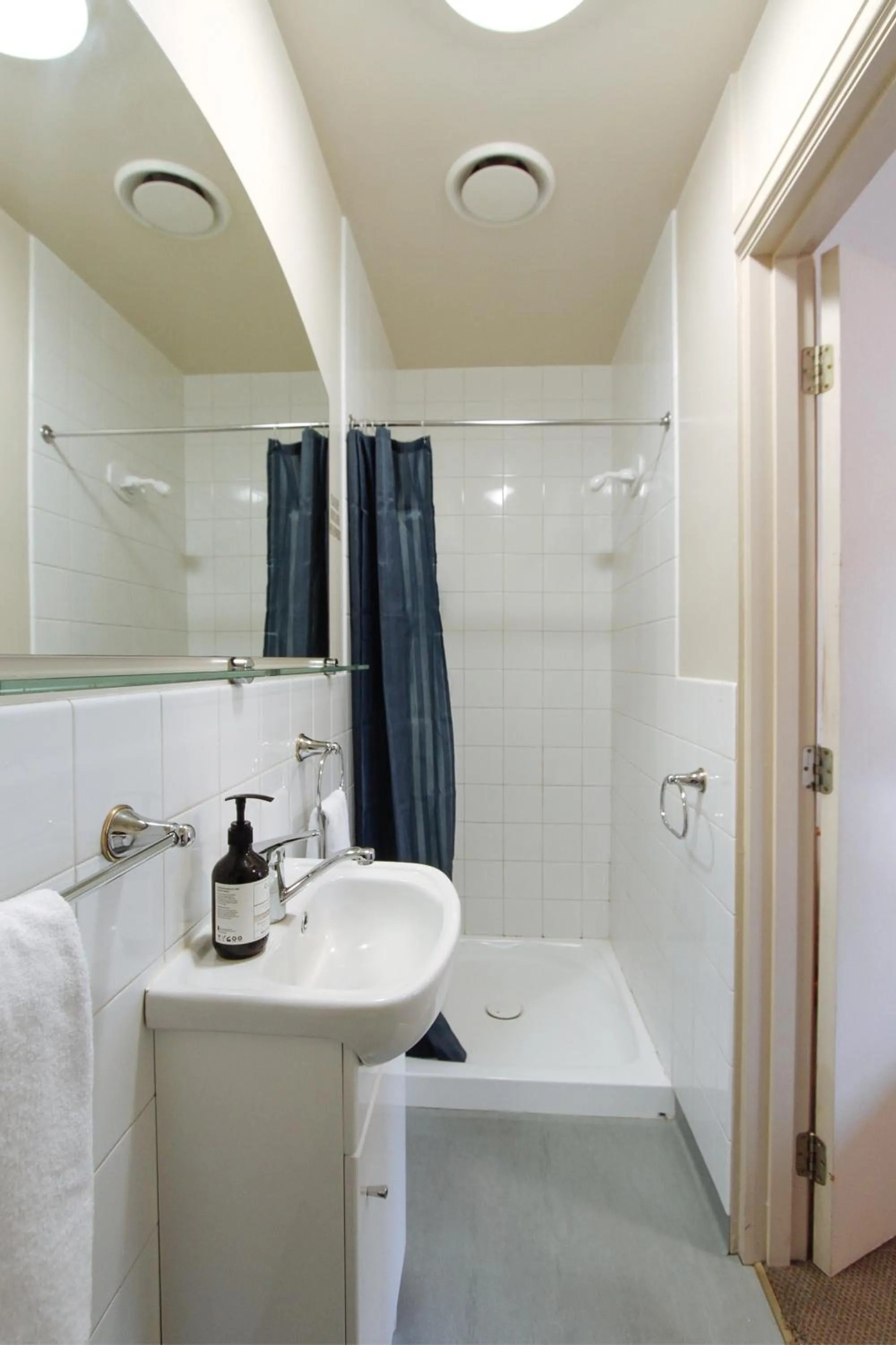 Bathroom in The Grand Hotel & Bar - Akaroa