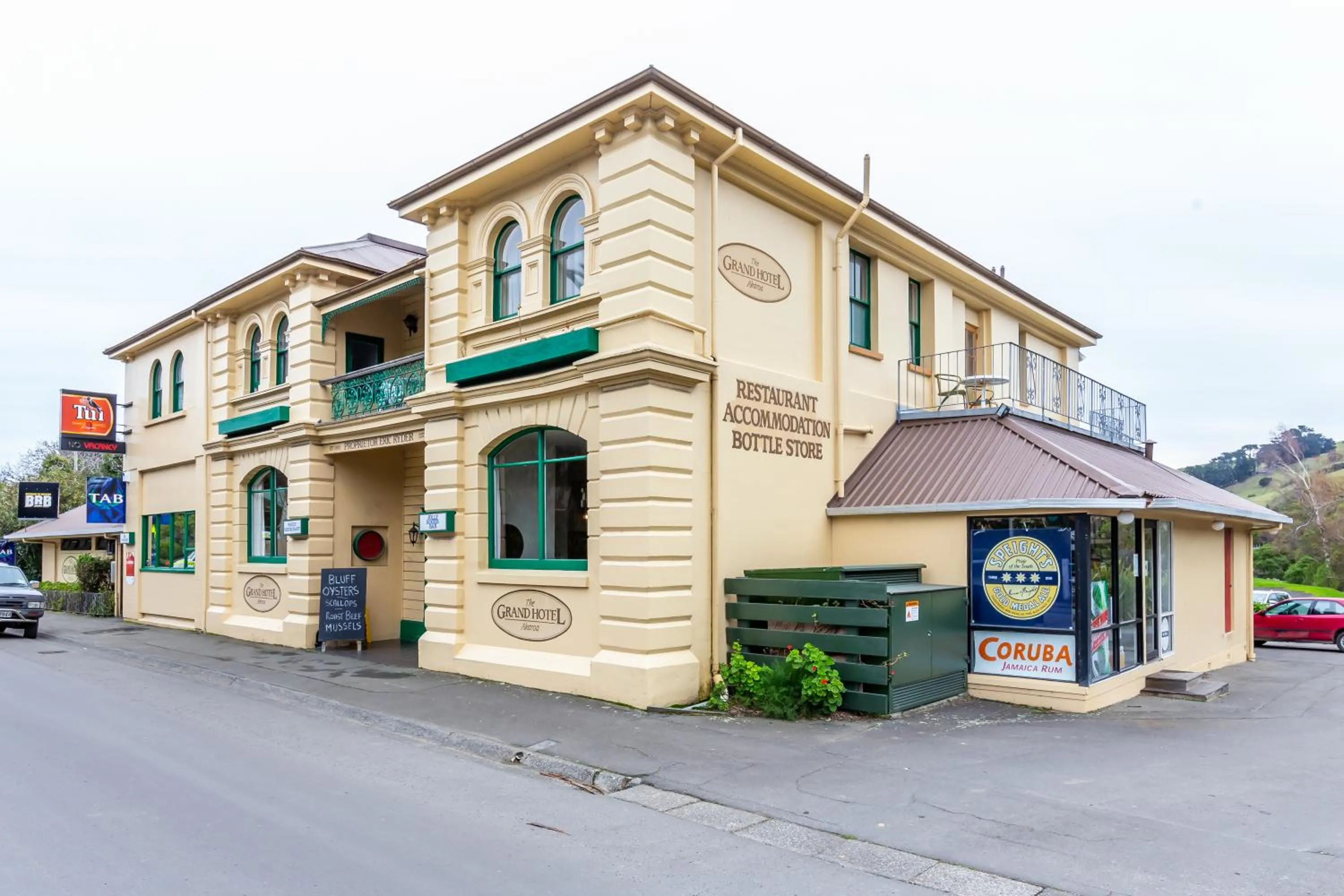 The Grand Hotel & Bar - Akaroa