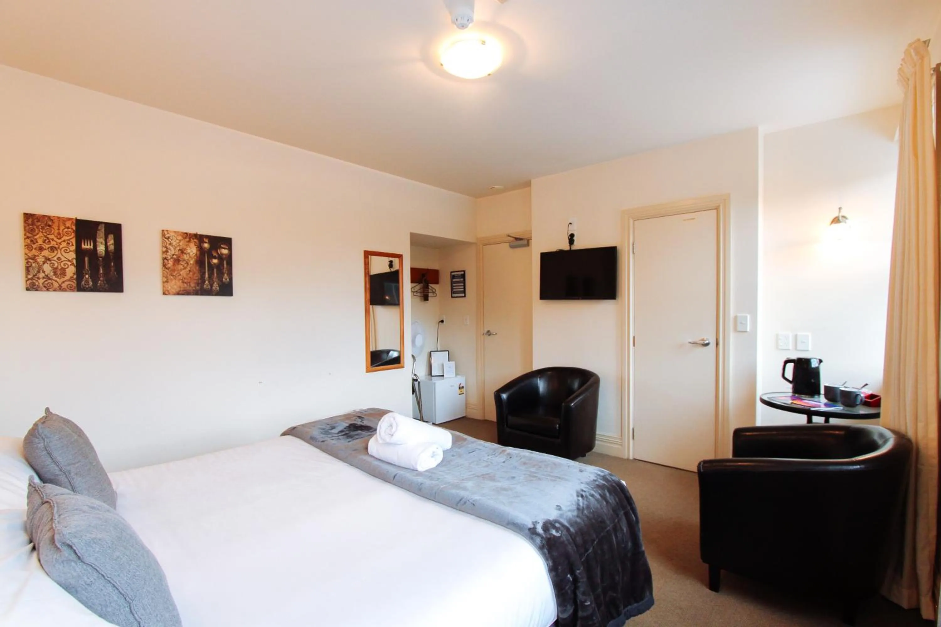 Bed in The Grand Hotel & Bar - Akaroa