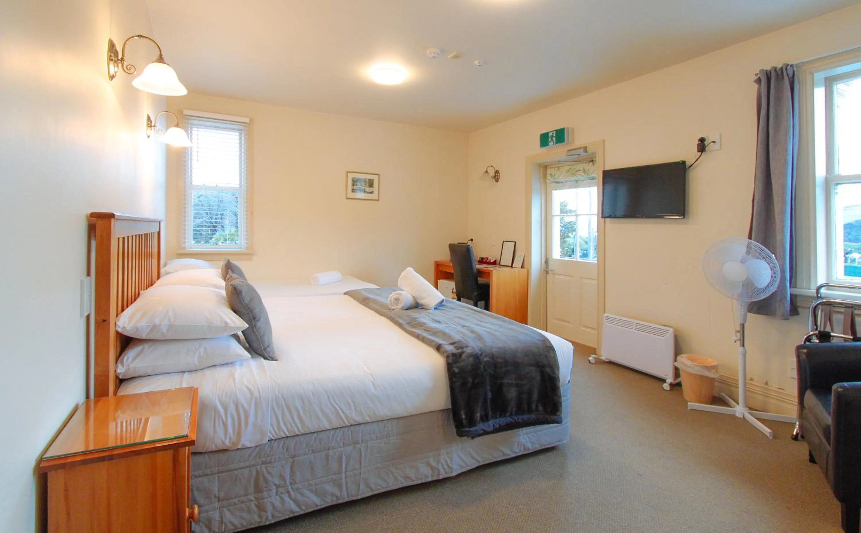Bed in The Grand Hotel & Bar - Akaroa