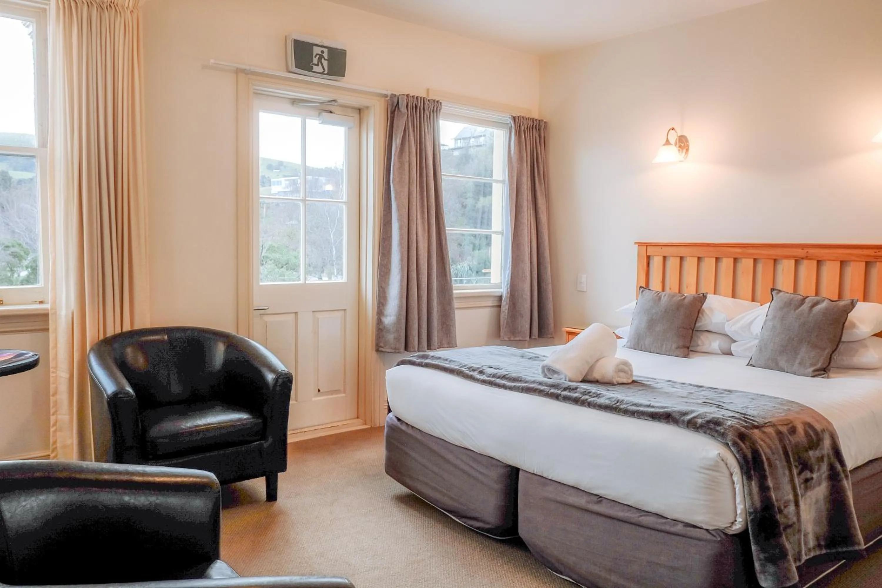 Bed in The Grand Hotel & Bar - Akaroa