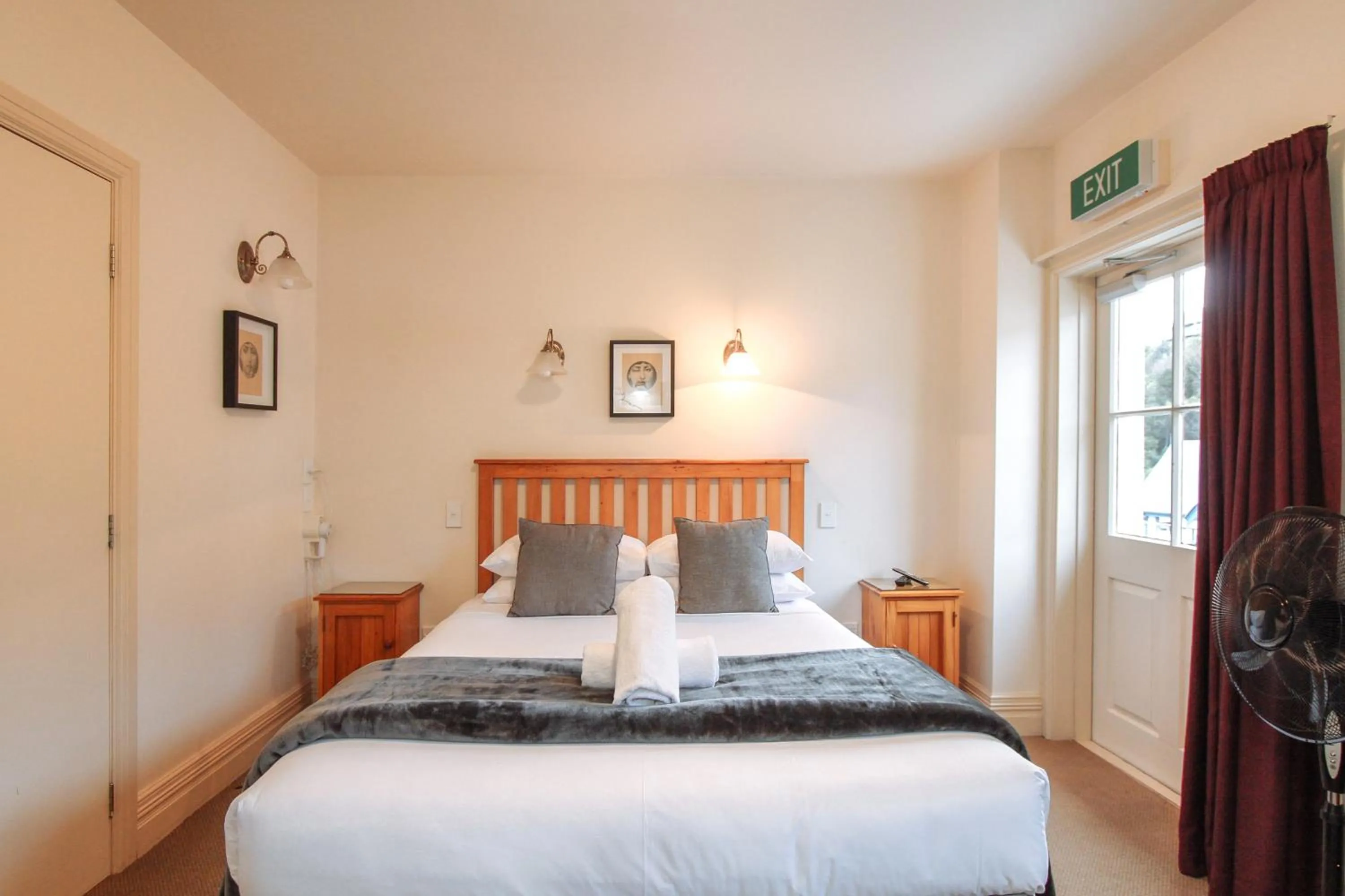 Bed in The Grand Hotel & Bar - Akaroa