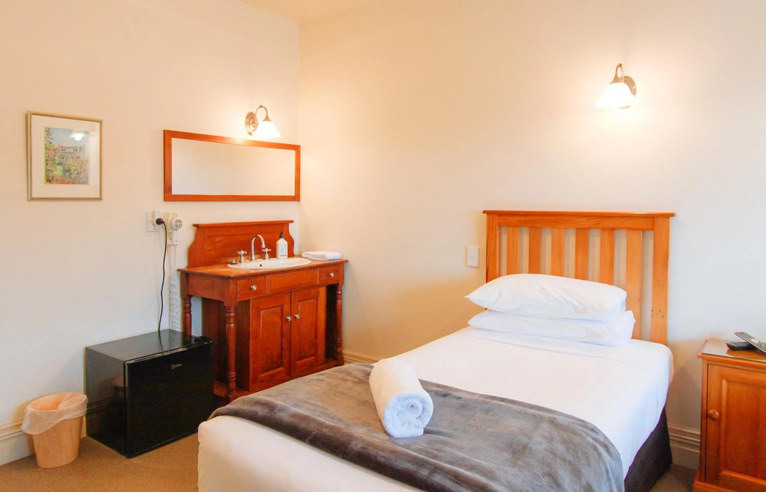 Bedroom, Bed in The Grand Hotel & Bar - Akaroa