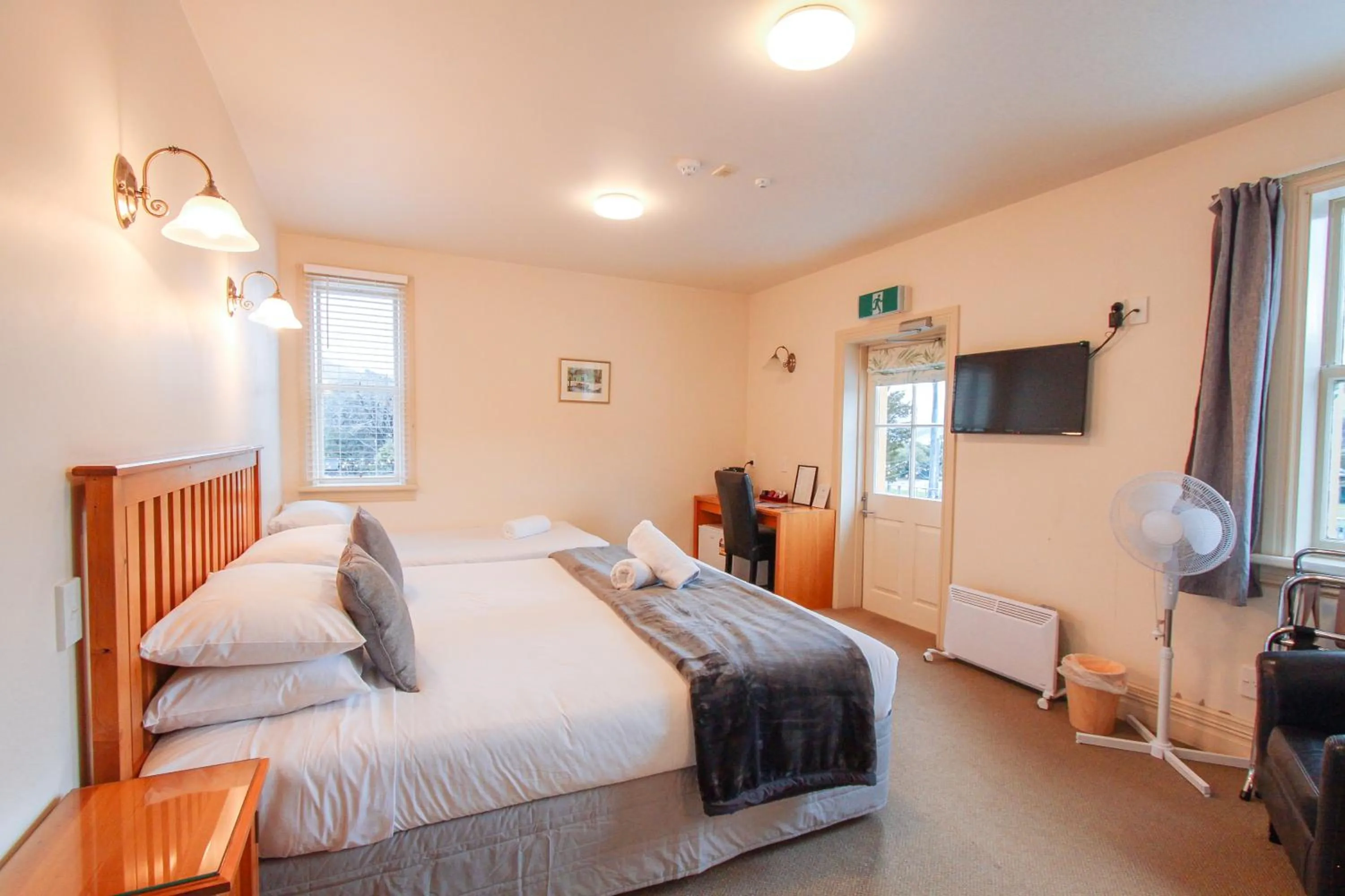 Bed in The Grand Hotel & Bar - Akaroa