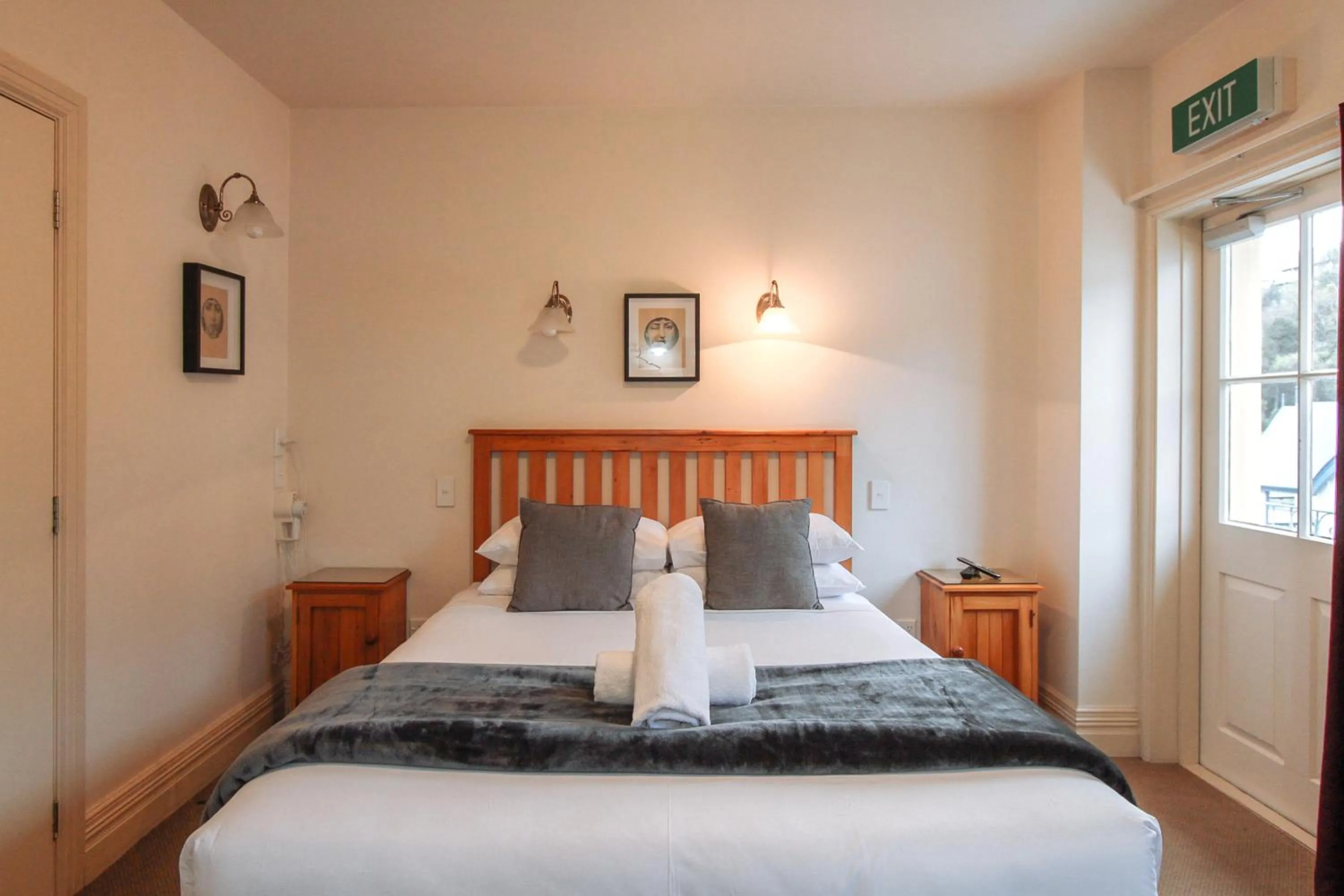 Bed in The Grand Hotel & Bar - Akaroa
