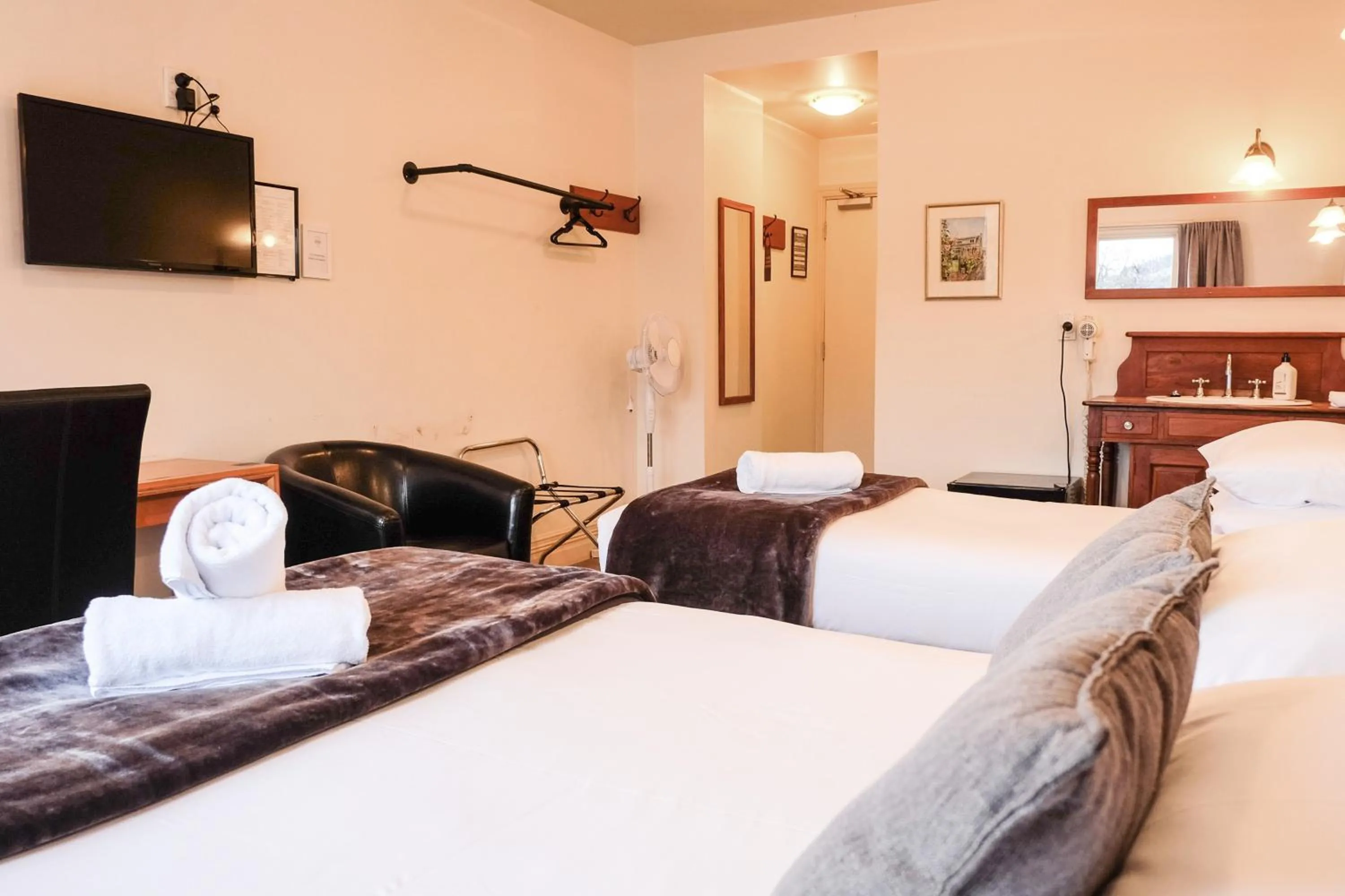 Bed in The Grand Hotel & Bar - Akaroa