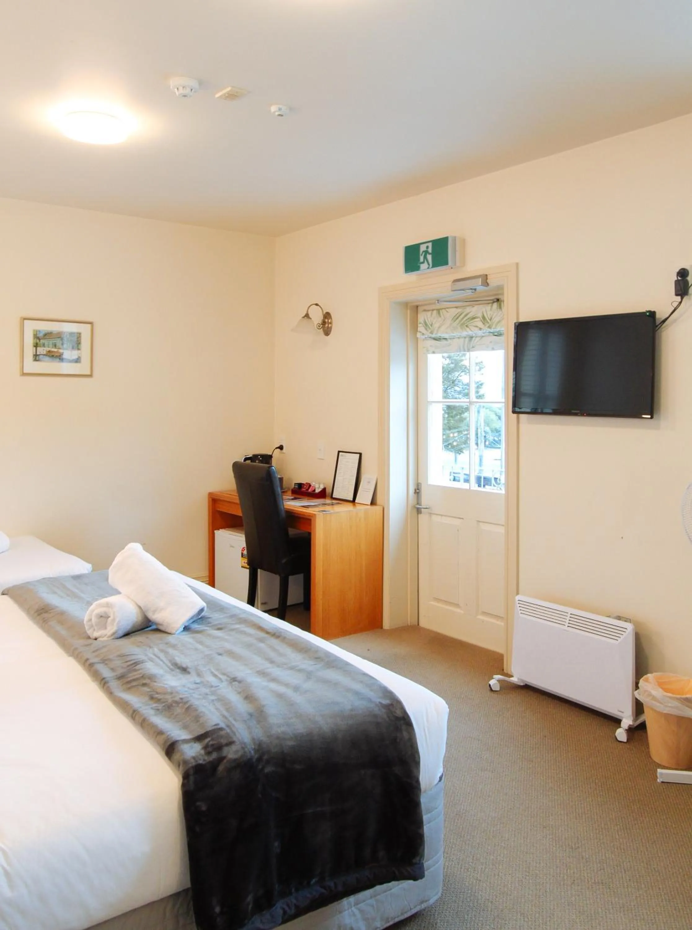 Bed in The Grand Hotel & Bar - Akaroa