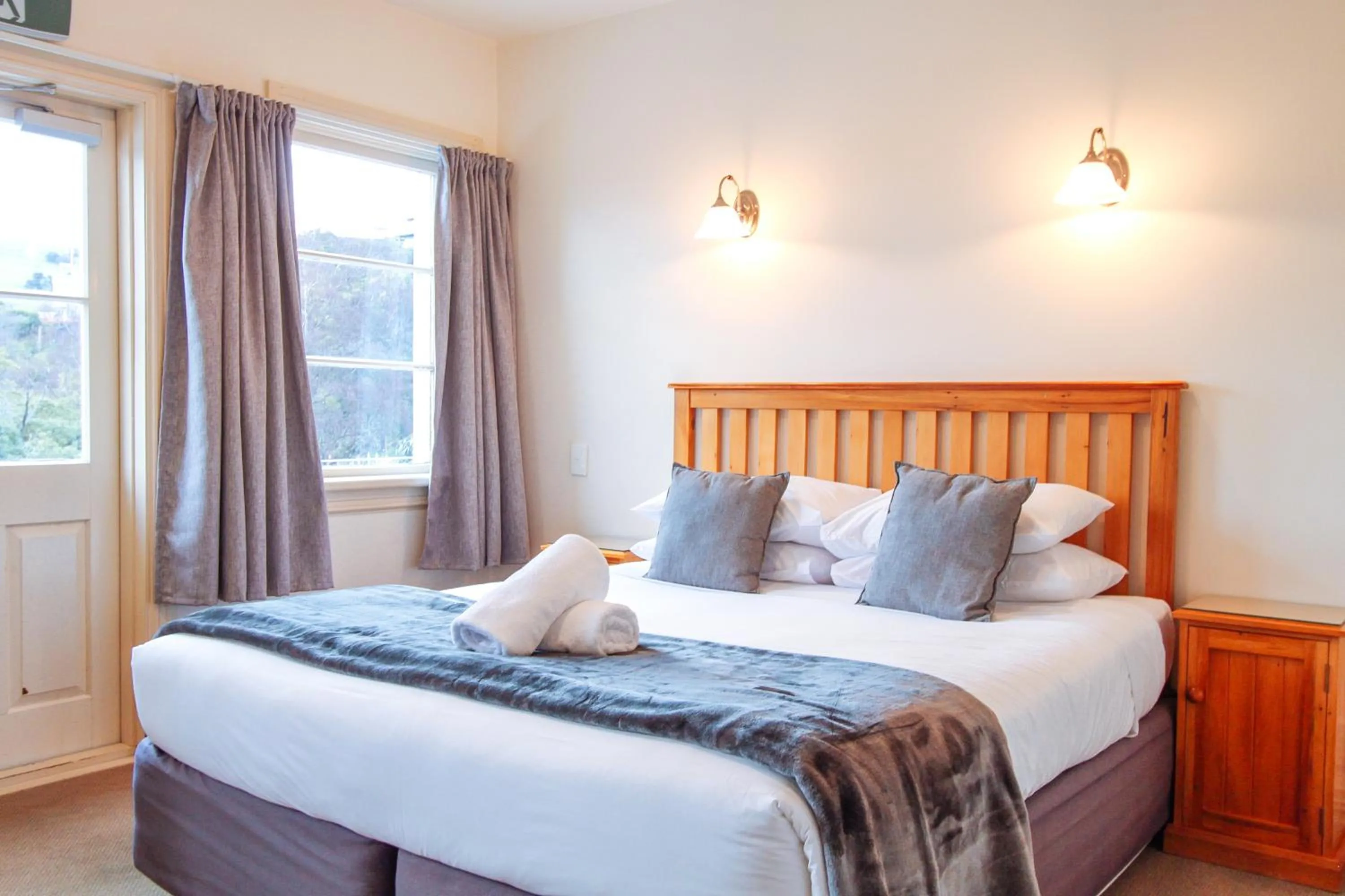 Bed in The Grand Hotel & Bar - Akaroa