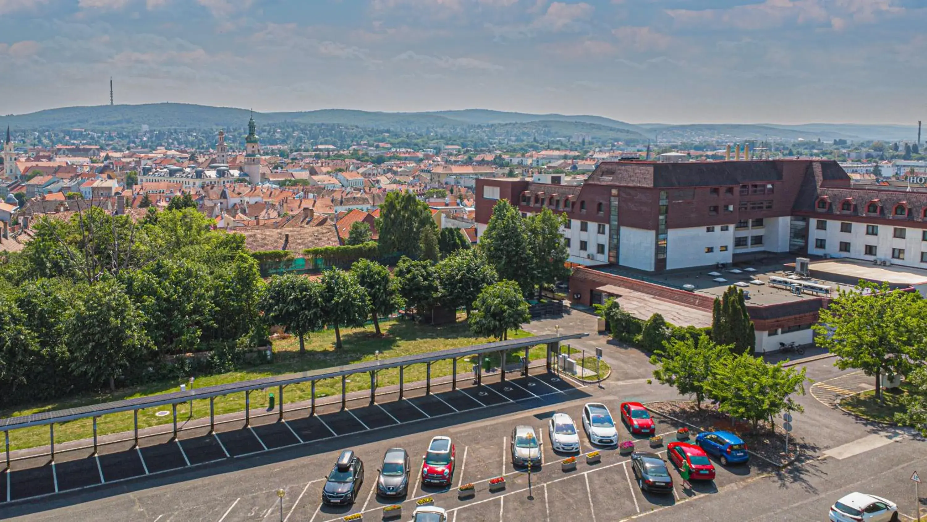 Property building in Hotel Sopron Property building in Hotel Sopron