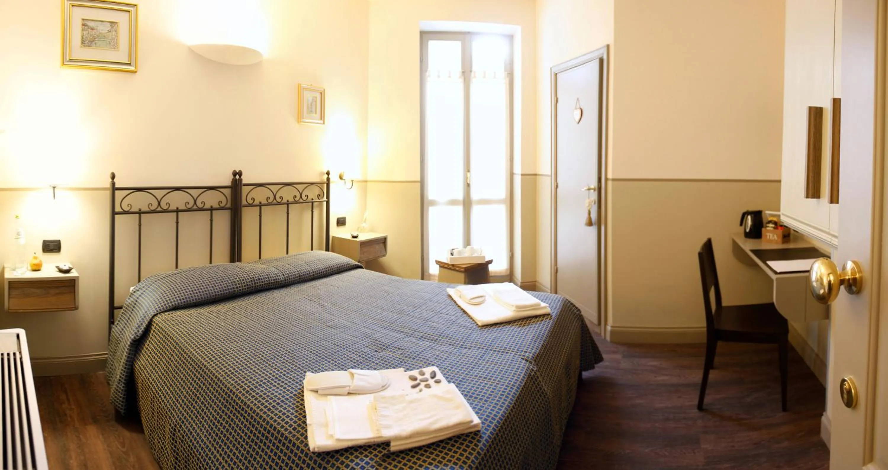 Coffee/tea facilities, Bed in Albergo Benito