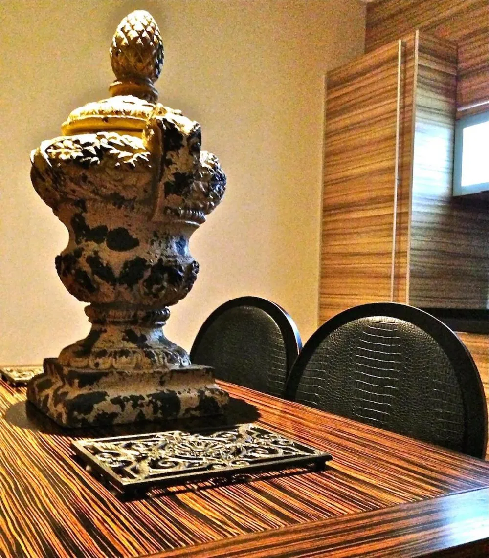 Dining area in Rok Plaza