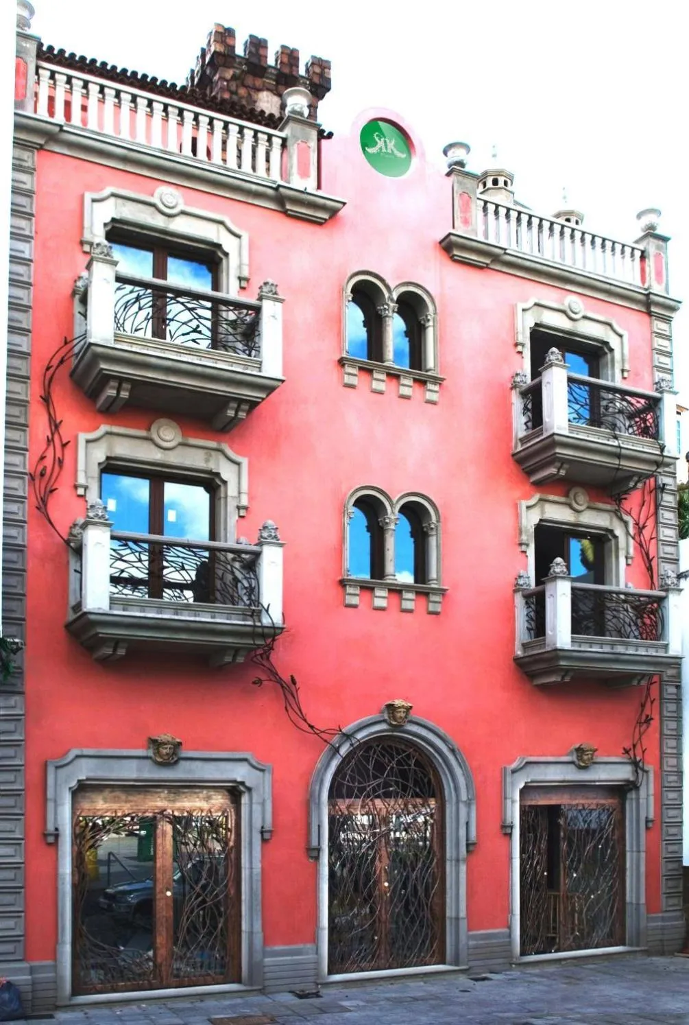 Property building in Rok Plaza