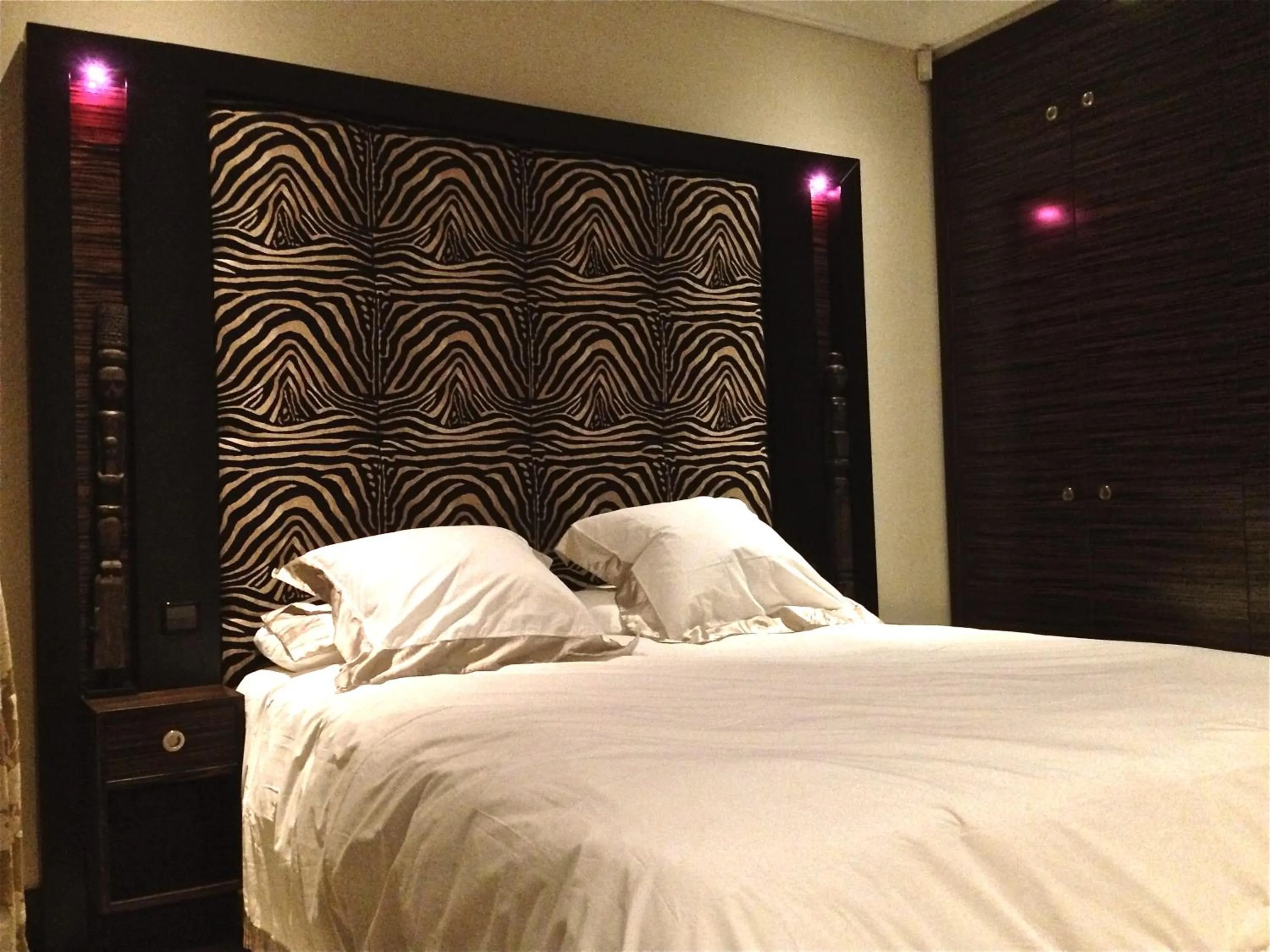 Bedroom, Bed in Rok Plaza