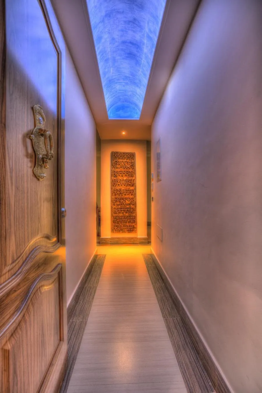 Decorative detail in Rok Plaza