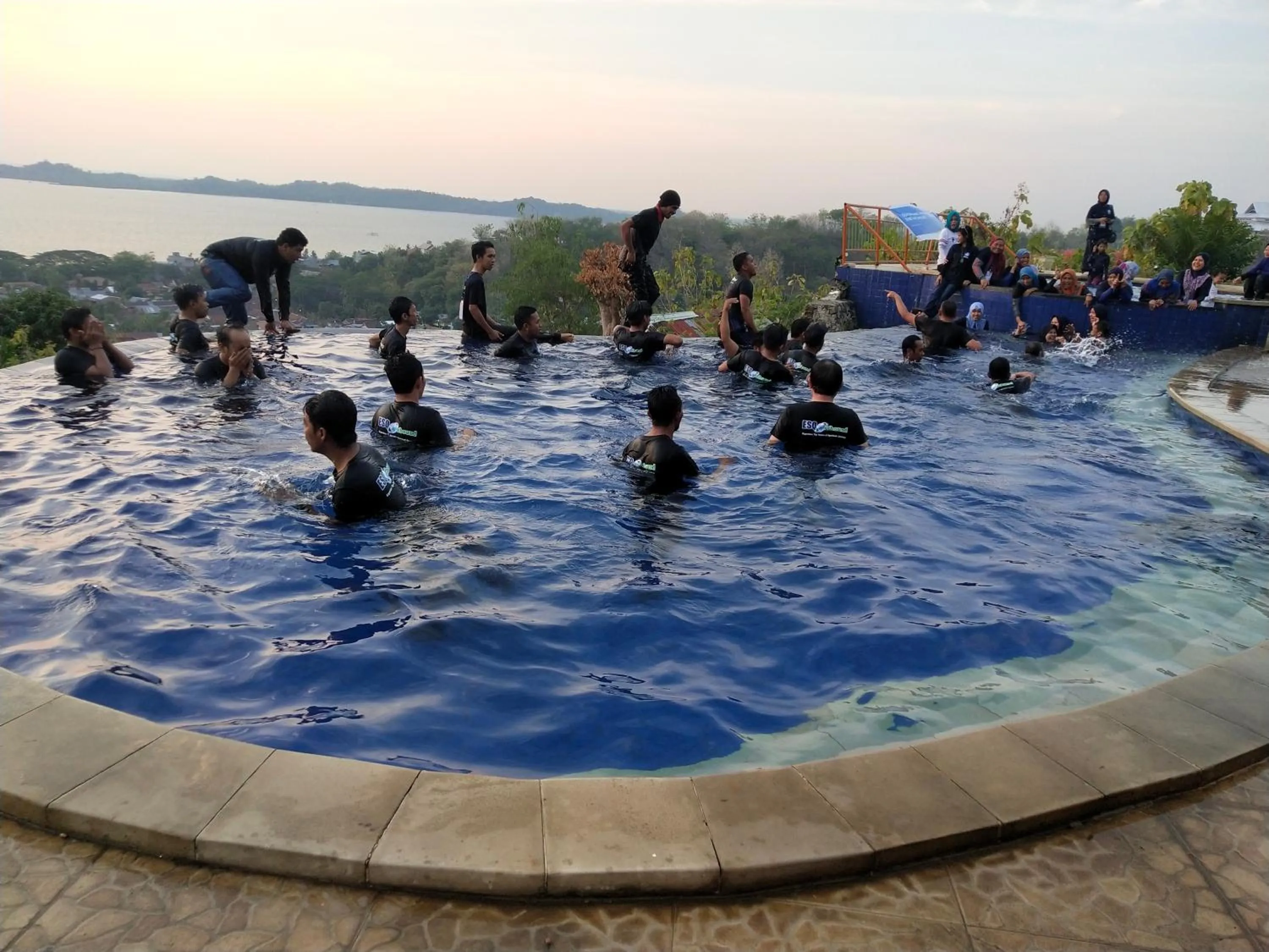 Swimming pool in Bukit Kenari Hotel & Restaurant