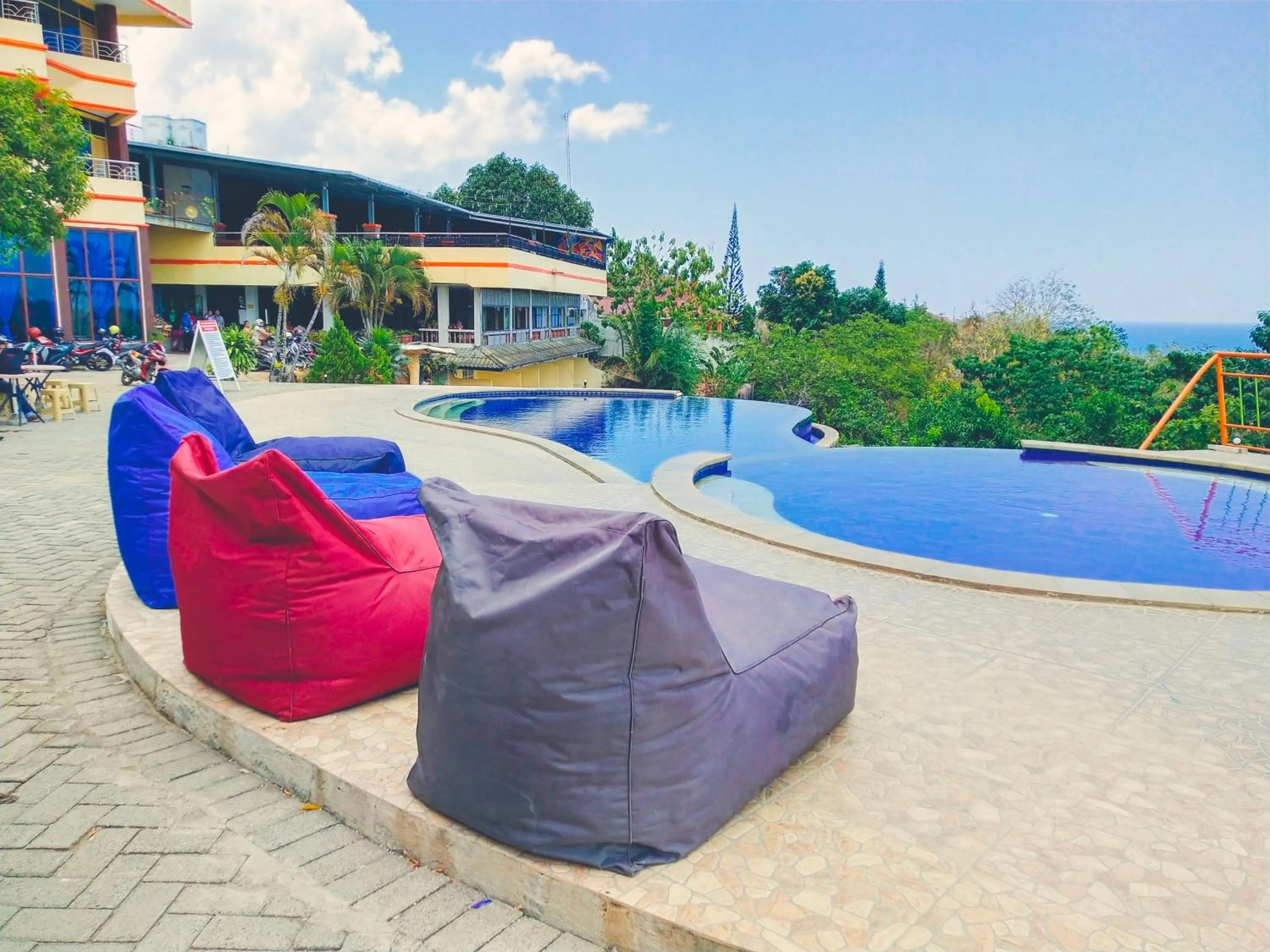 Swimming pool in Bukit Kenari Hotel & Restaurant