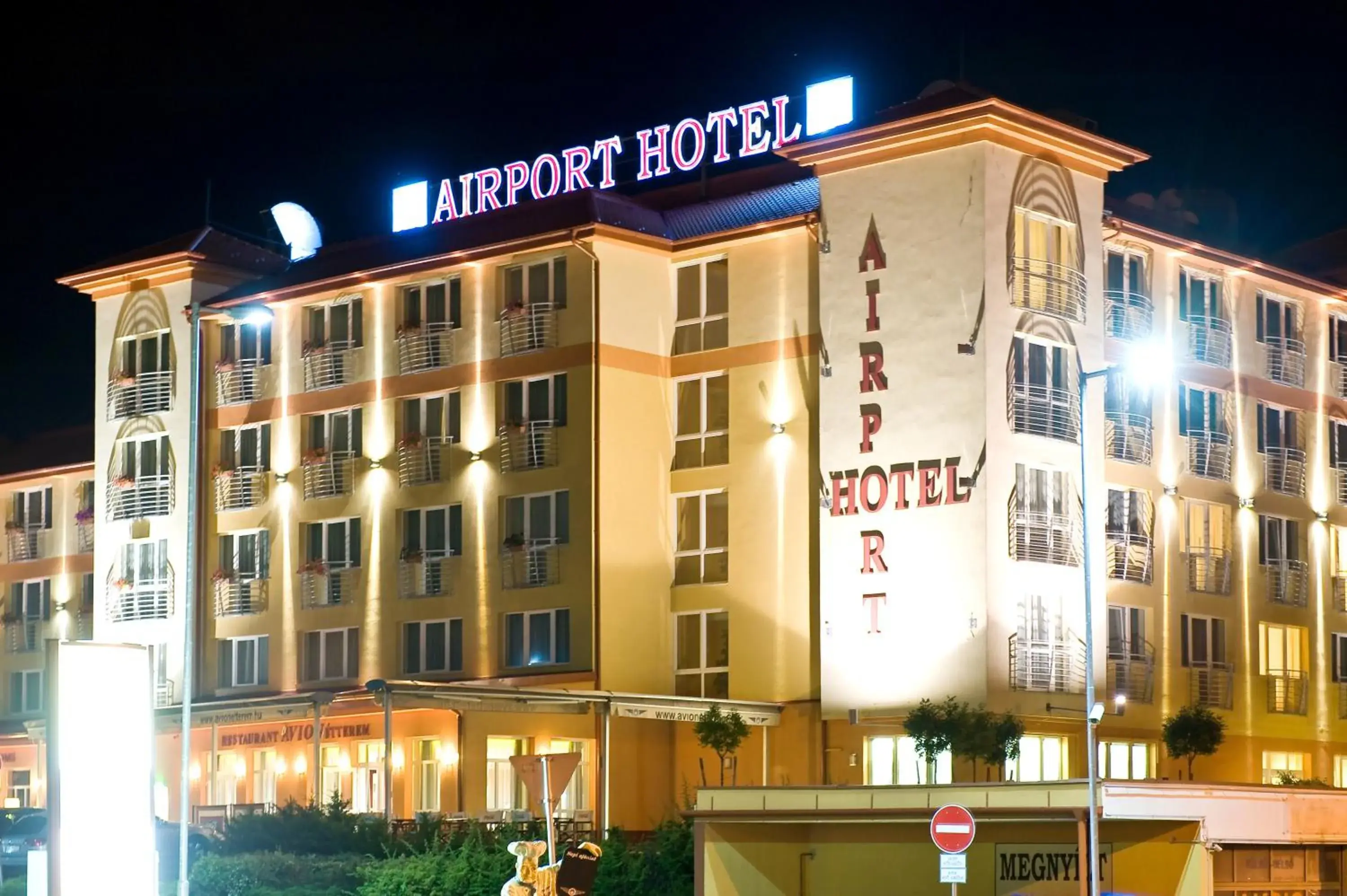 Facade/entrance in Airport Hotel Budapest Facade/entrance in Airport Hotel Budapest
