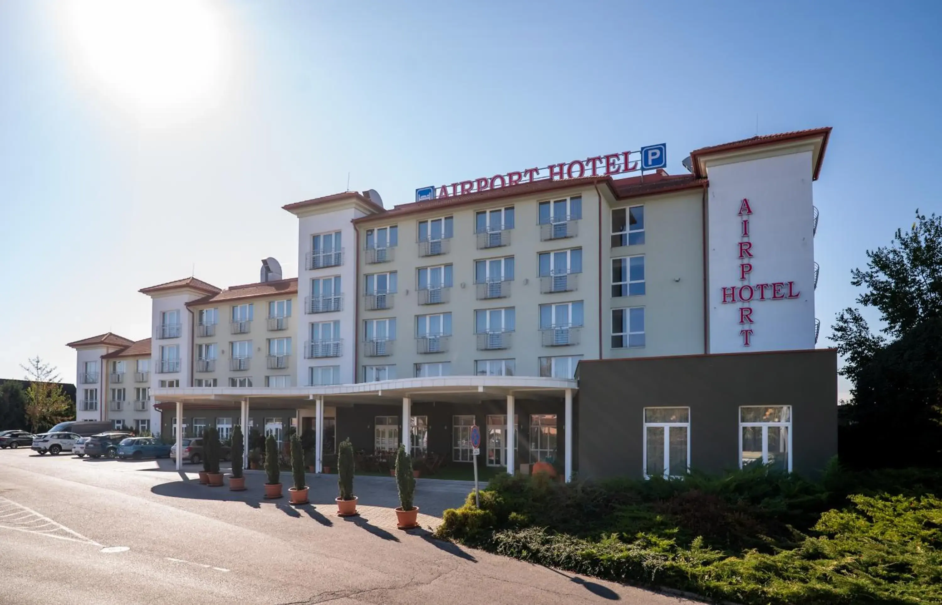 Facade/entrance in Airport Hotel Budapest Facade/entrance in Airport Hotel Budapest