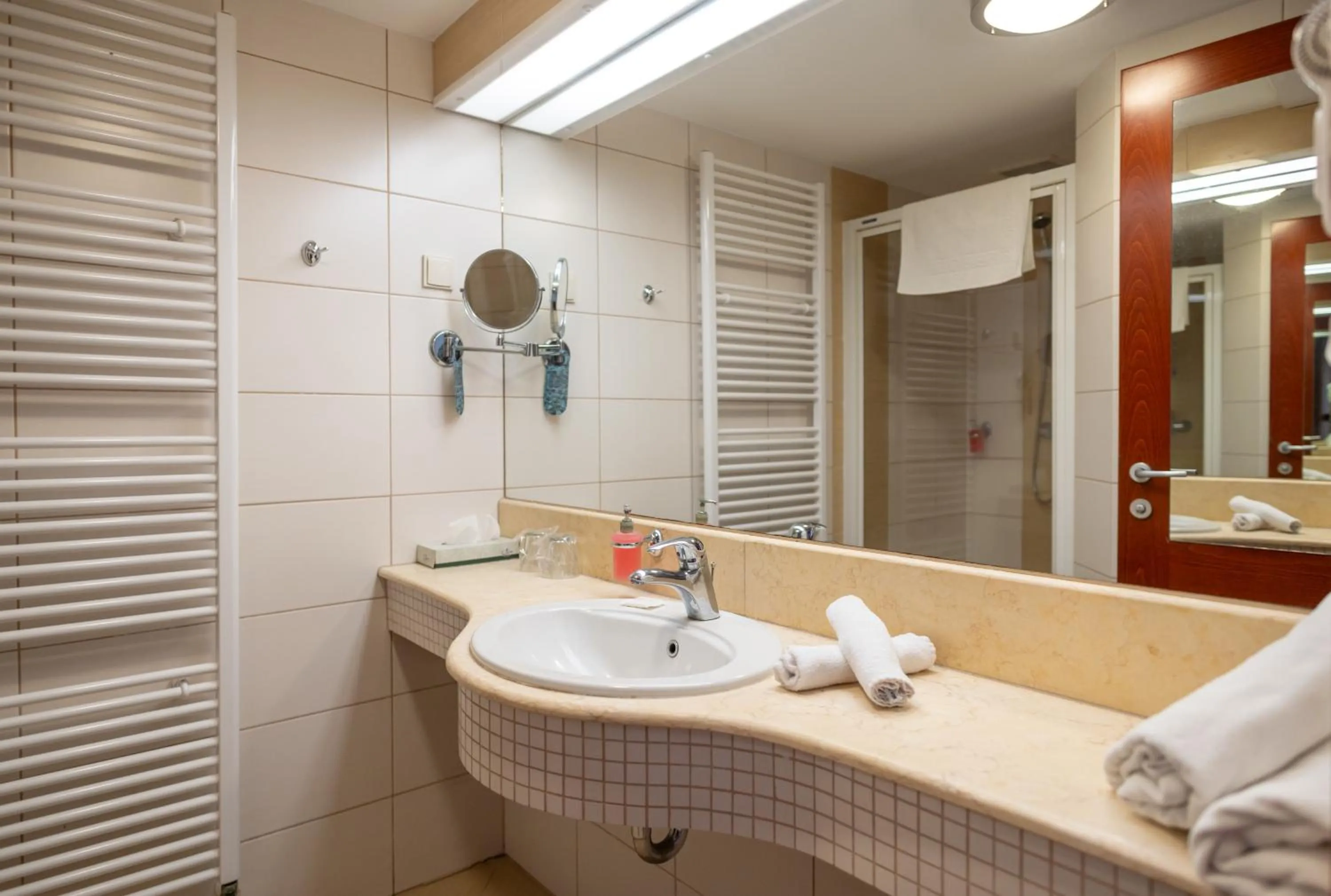 Bathroom in Airport Hotel Budapest