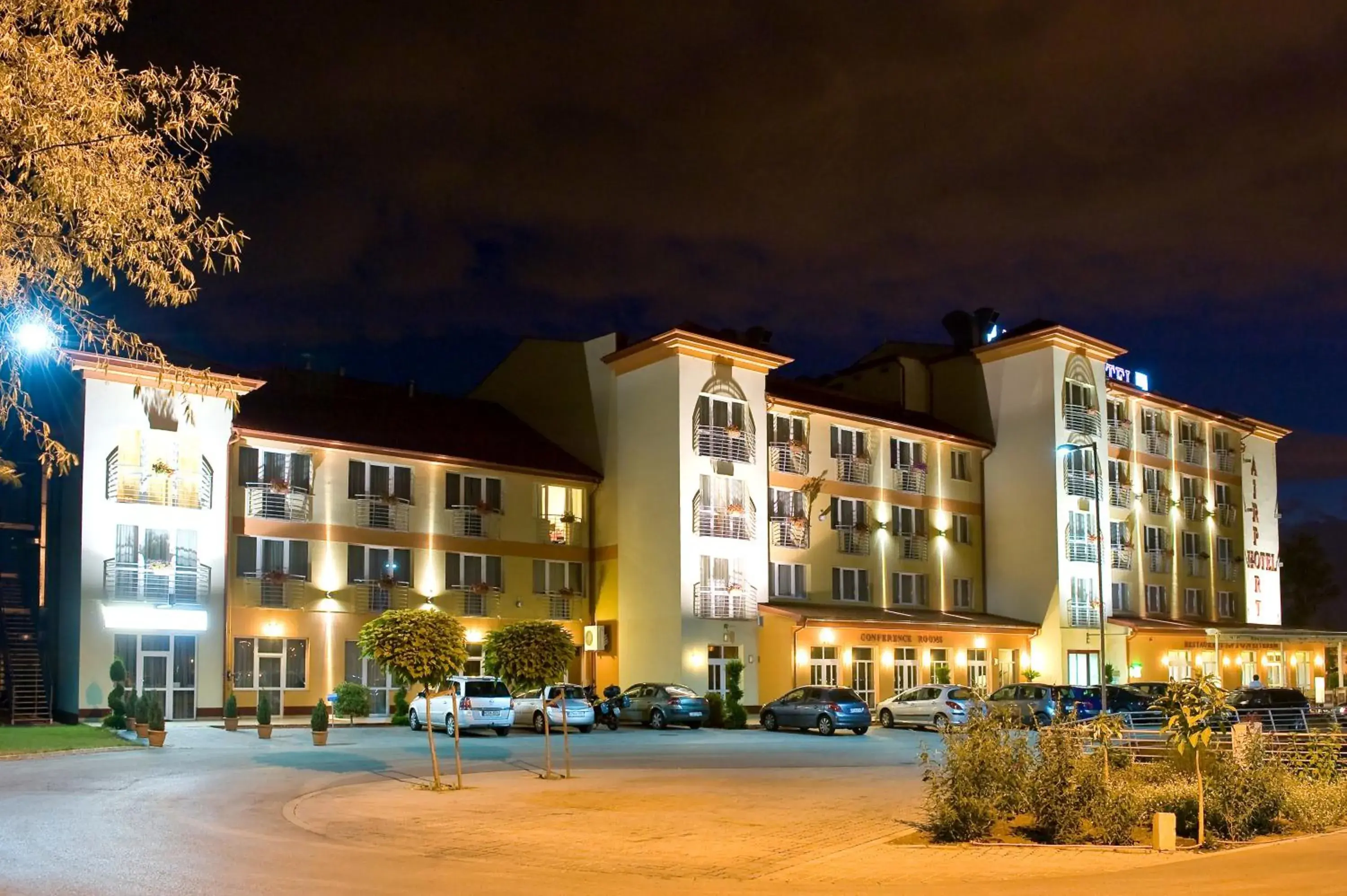 Facade/entrance in Airport Hotel Budapest Facade/entrance in Airport Hotel Budapest