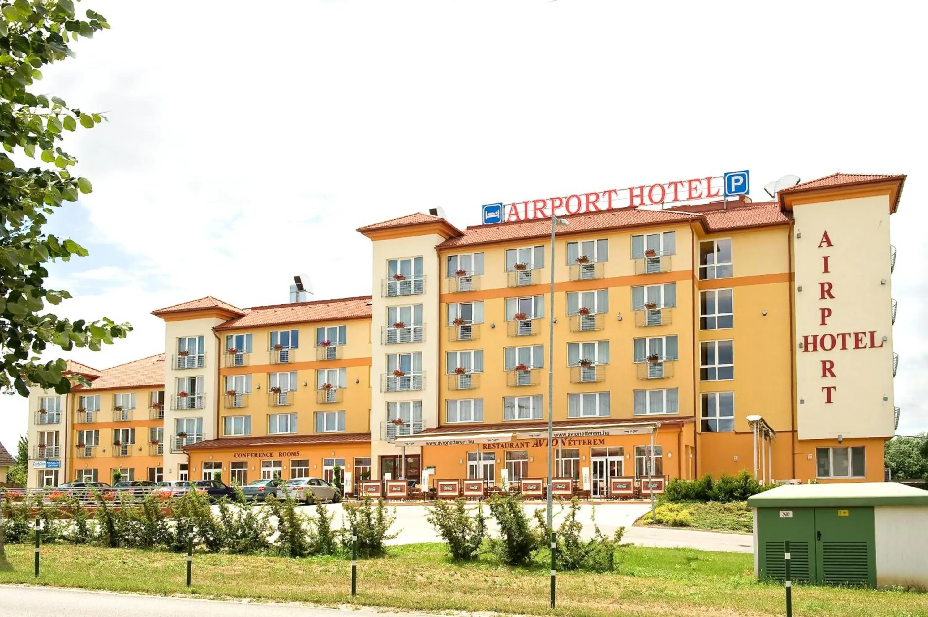 Facade/entrance in Airport Hotel Budapest Facade/entrance in Airport Hotel Budapest