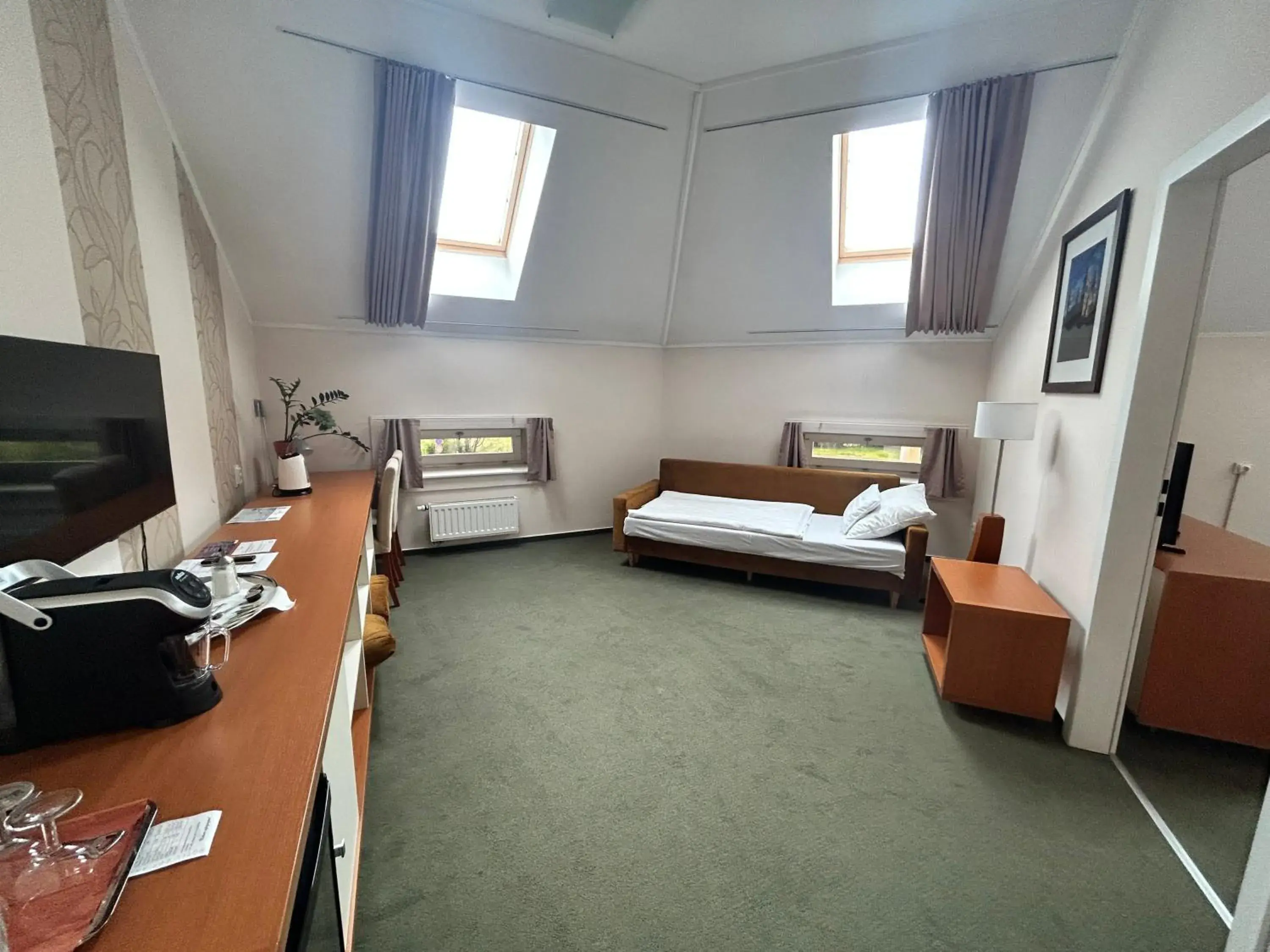 Coffee/tea facilities, Bed in Boutique Hotel Sopianae Coffee/tea facilities, Bed in Boutique Hotel Sopianae