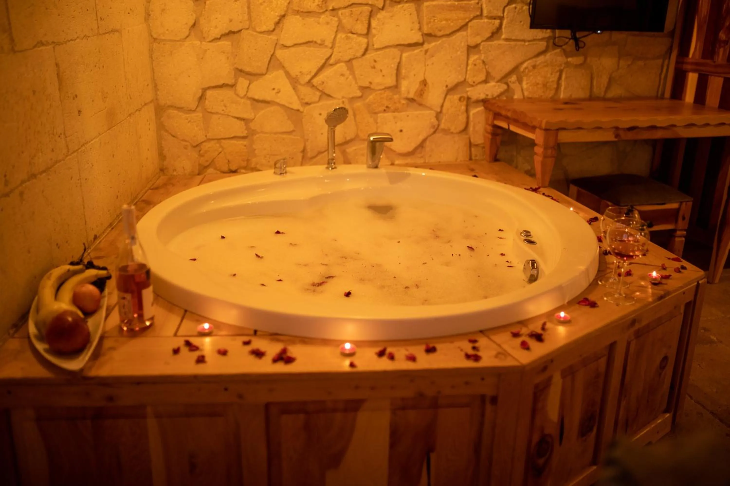 Bath in Pome Granate Cave Hotel