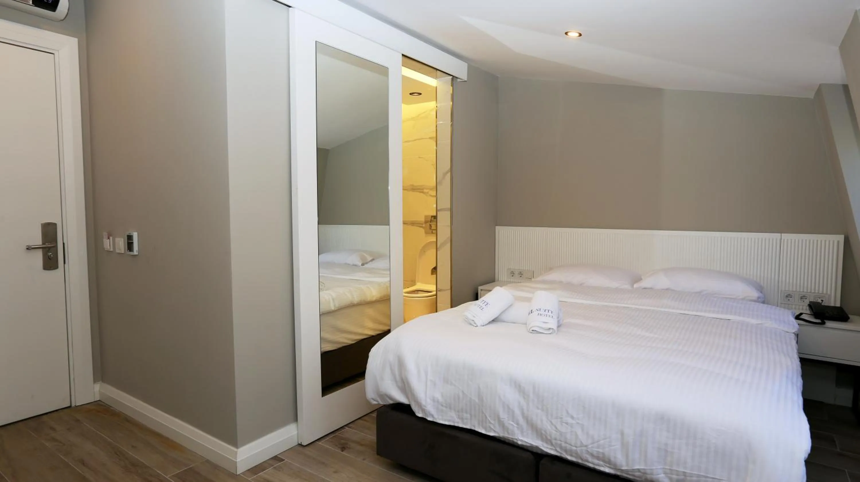 Bed in Sel Suite Hotel