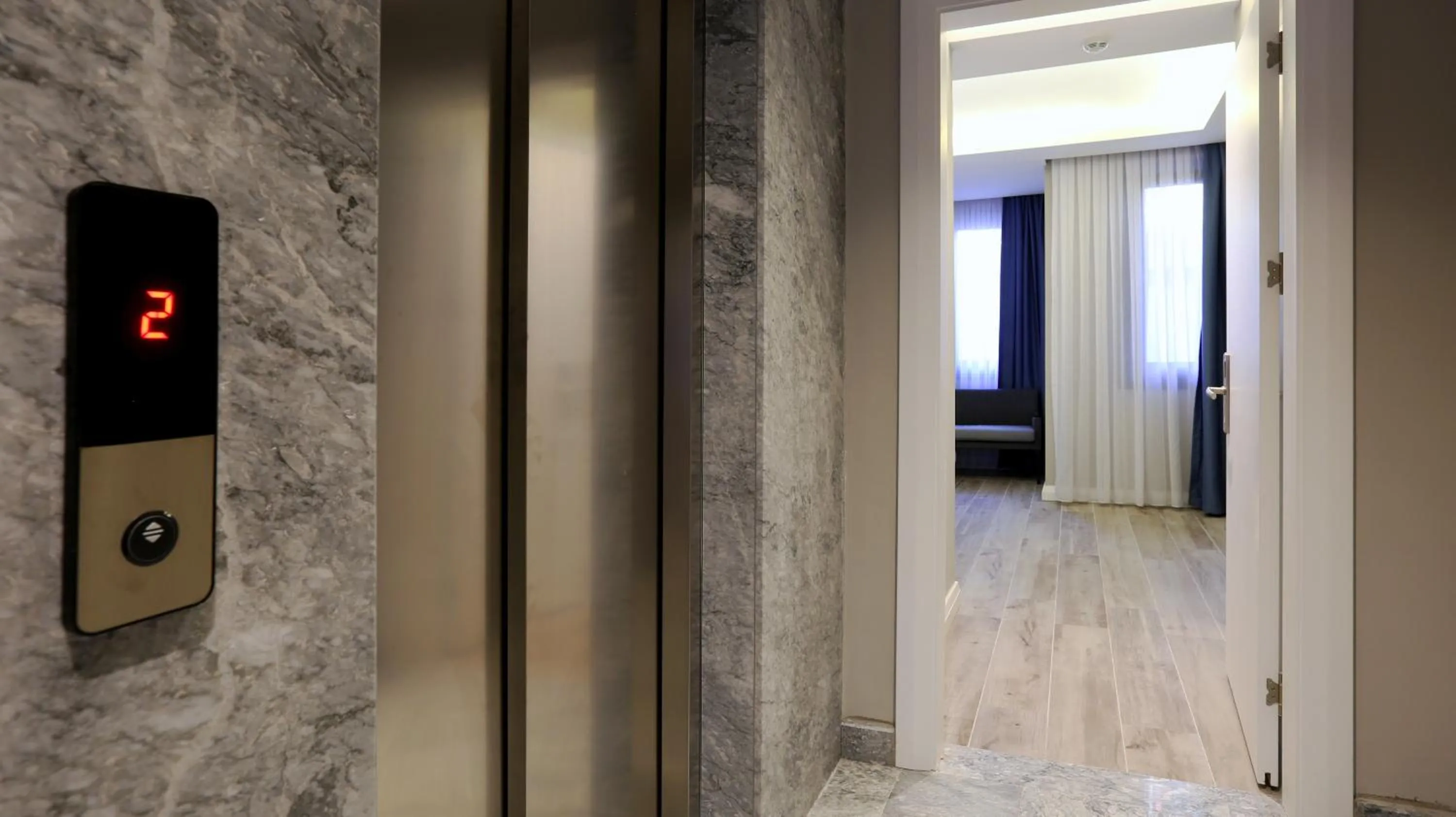 elevator in Sel Suite Hotel