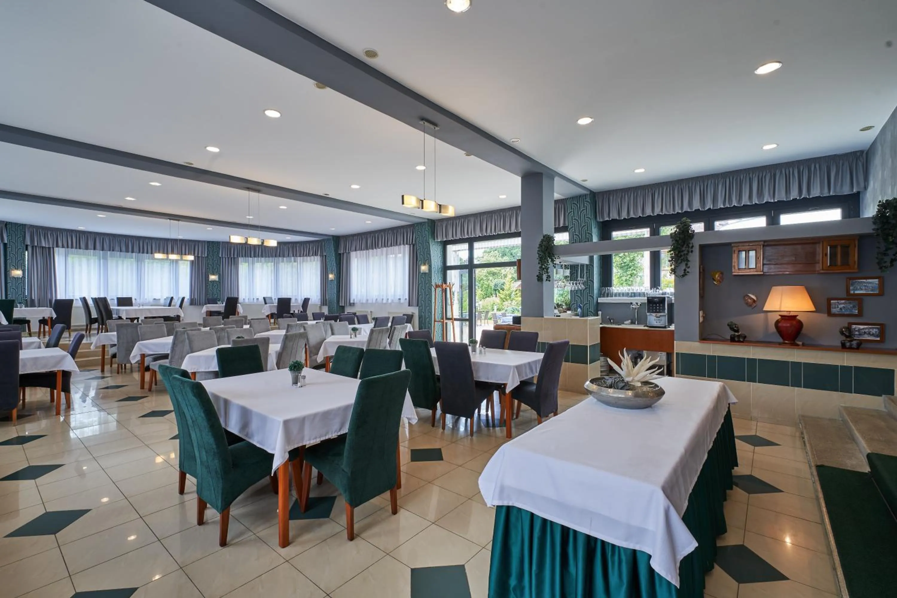 Restaurant/places to eat in Hotel Korona