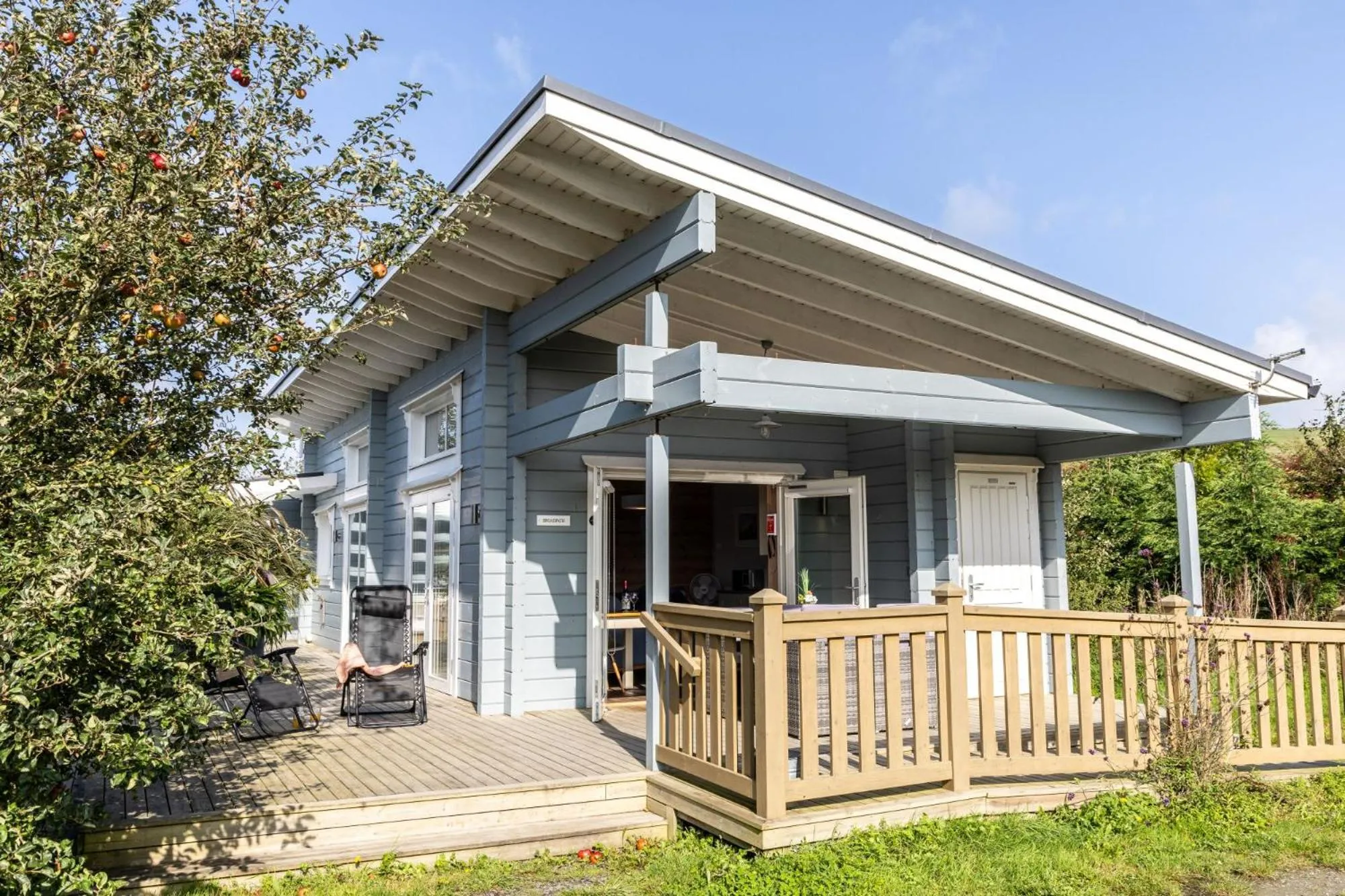 Property building in Broadpath, Great Field Lodges
