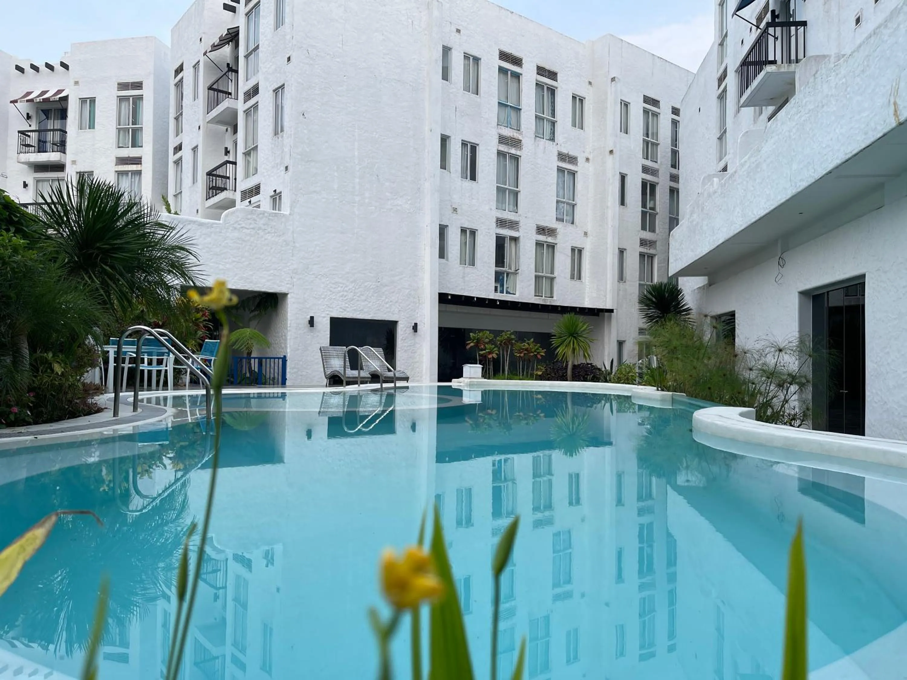 Swimming pool in Casa Ayesha Sweet Staycation at La Bella Tagaytay