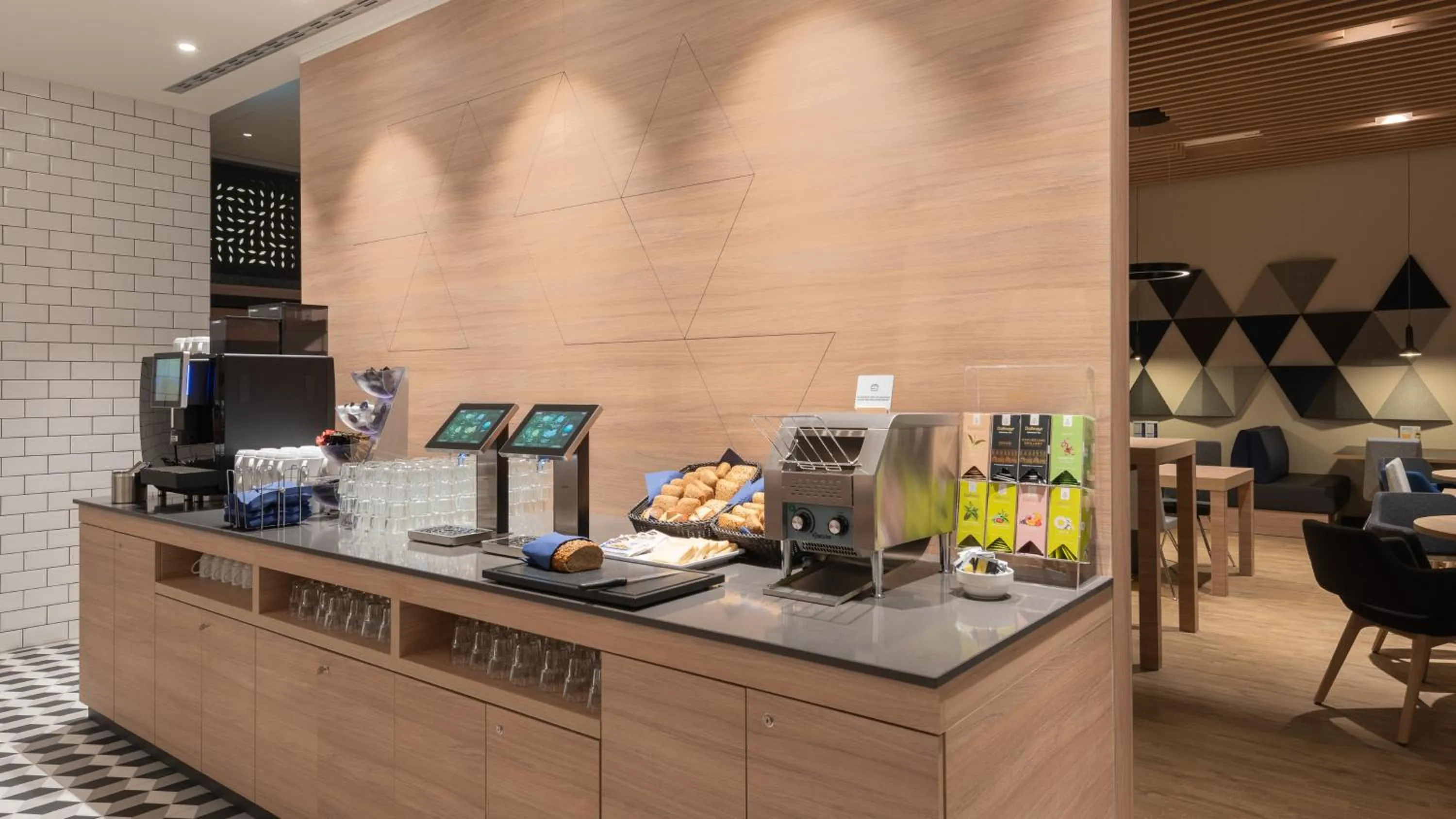 Breakfast in Holiday Inn Express & Suites - Potsdam by IHG