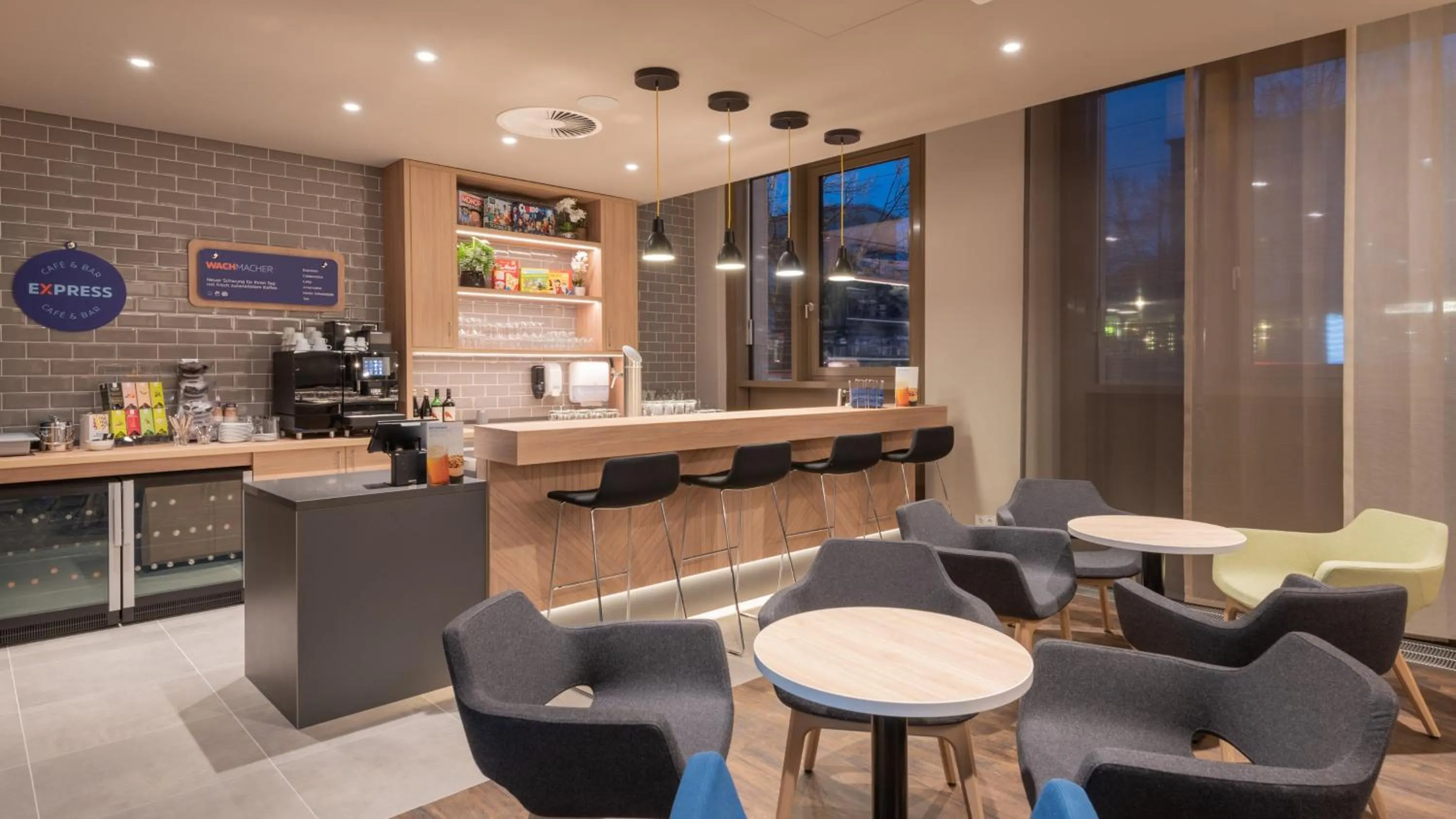 Lounge or bar in Holiday Inn Express & Suites - Potsdam by IHG