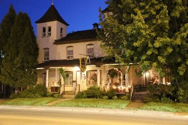 Property building in auberge les deux tours