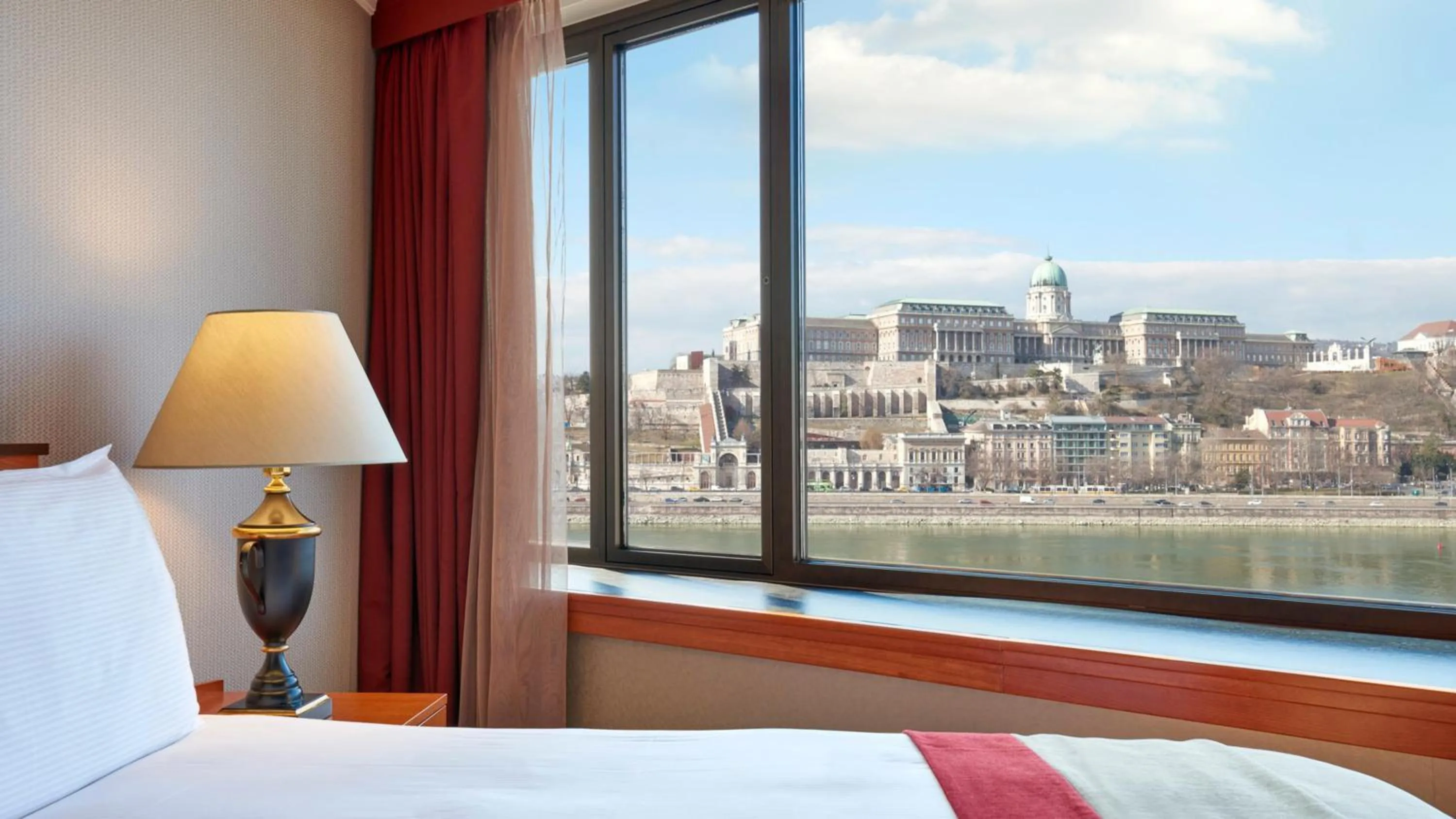 Photo of the whole room, Bed in InterContinental Budapest by IHG