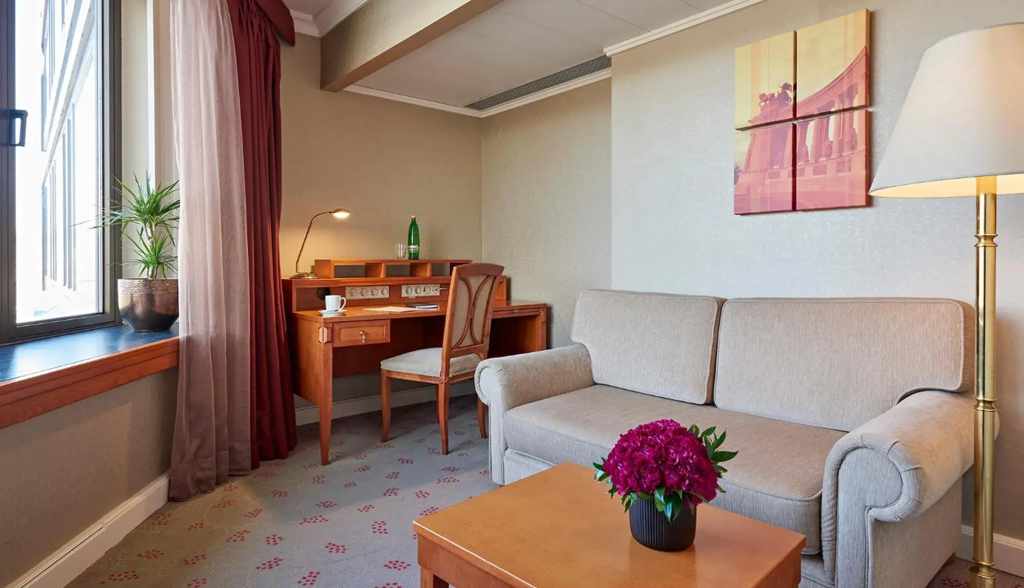Junior Suite with River View in InterContinental Budapest by IHG Junior Suite with River View in InterContinental Budapest by IHG