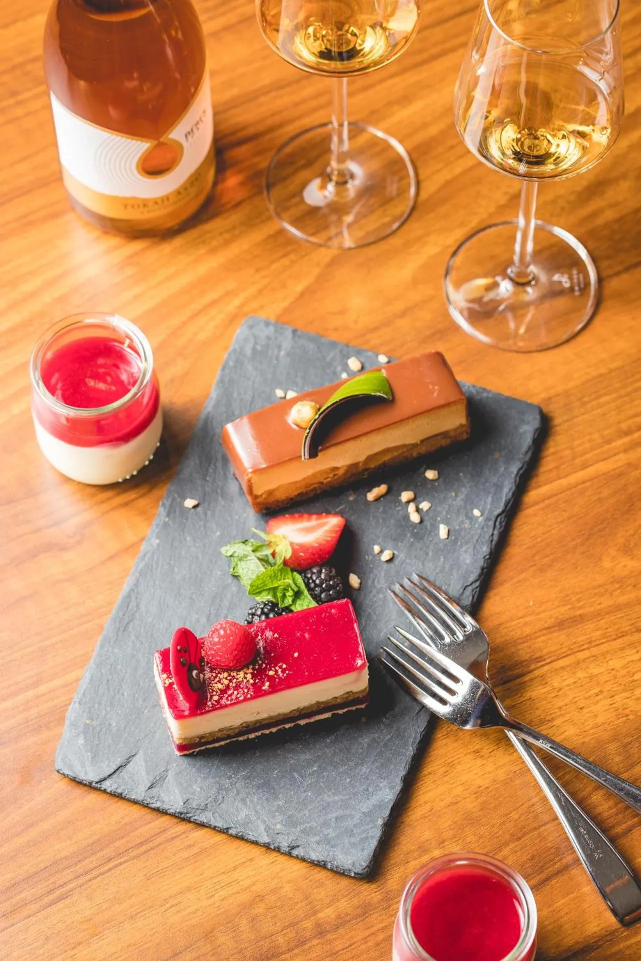 Lounge or bar in InterContinental Budapest by IHG