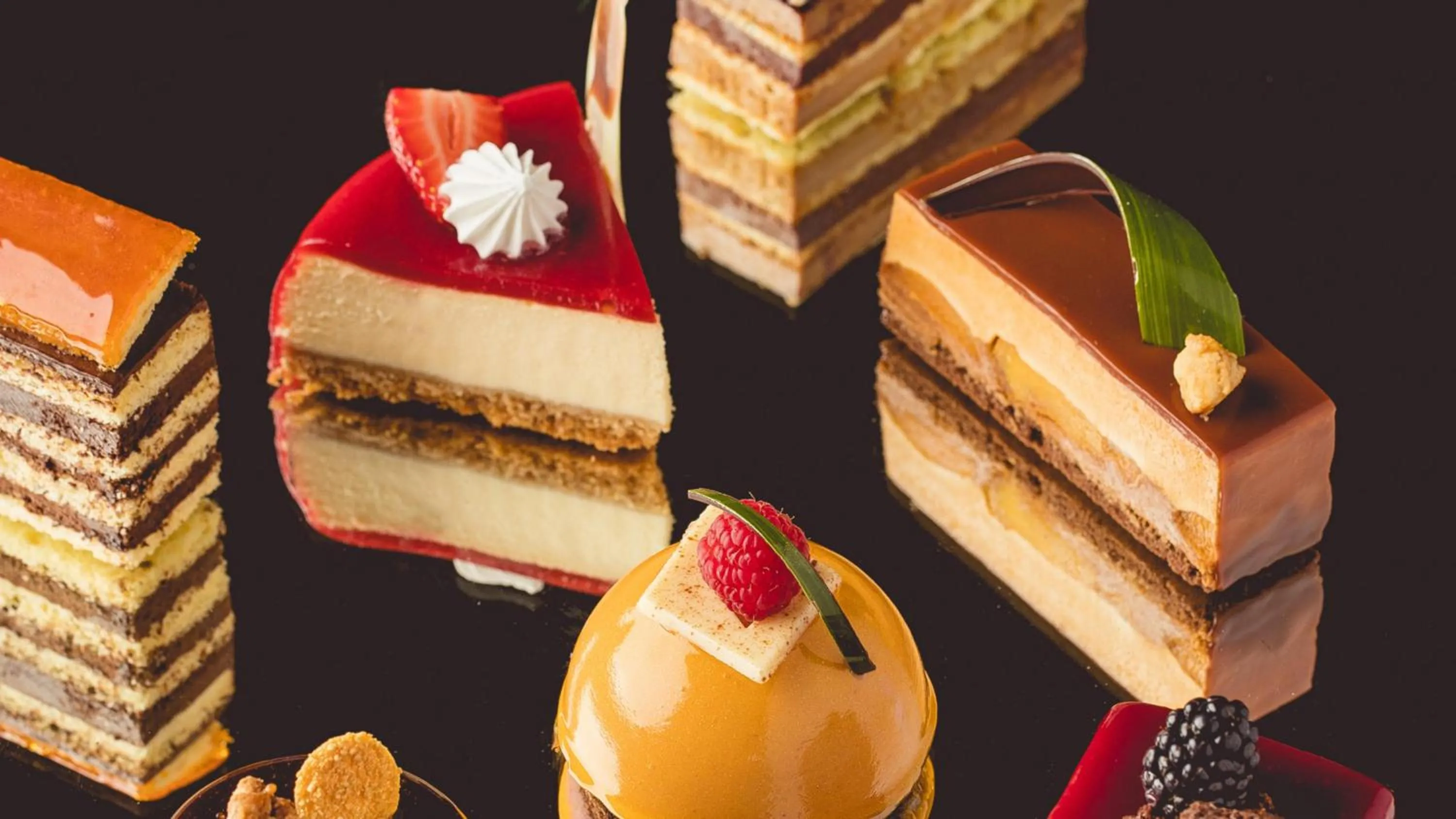 Lounge or bar in InterContinental Budapest by IHG